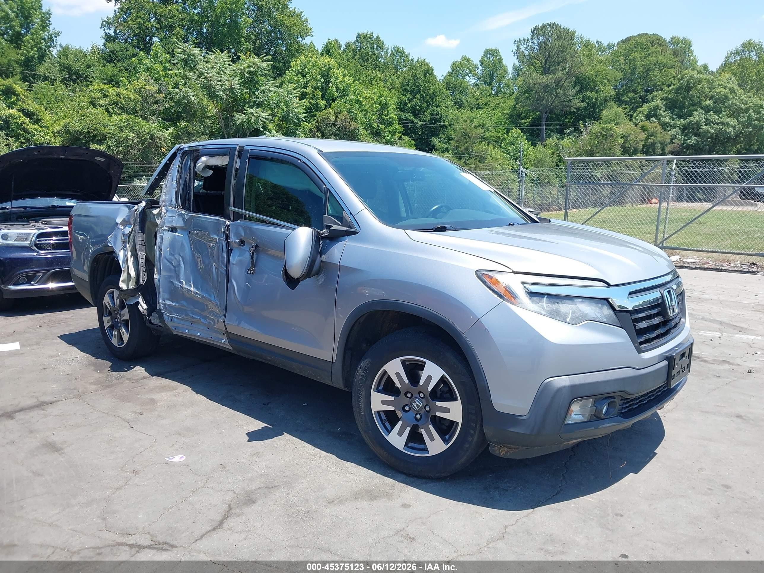 2017 Honda Ridgeline RTL-T, VIN 5FPYK3F66HB017156 — Side