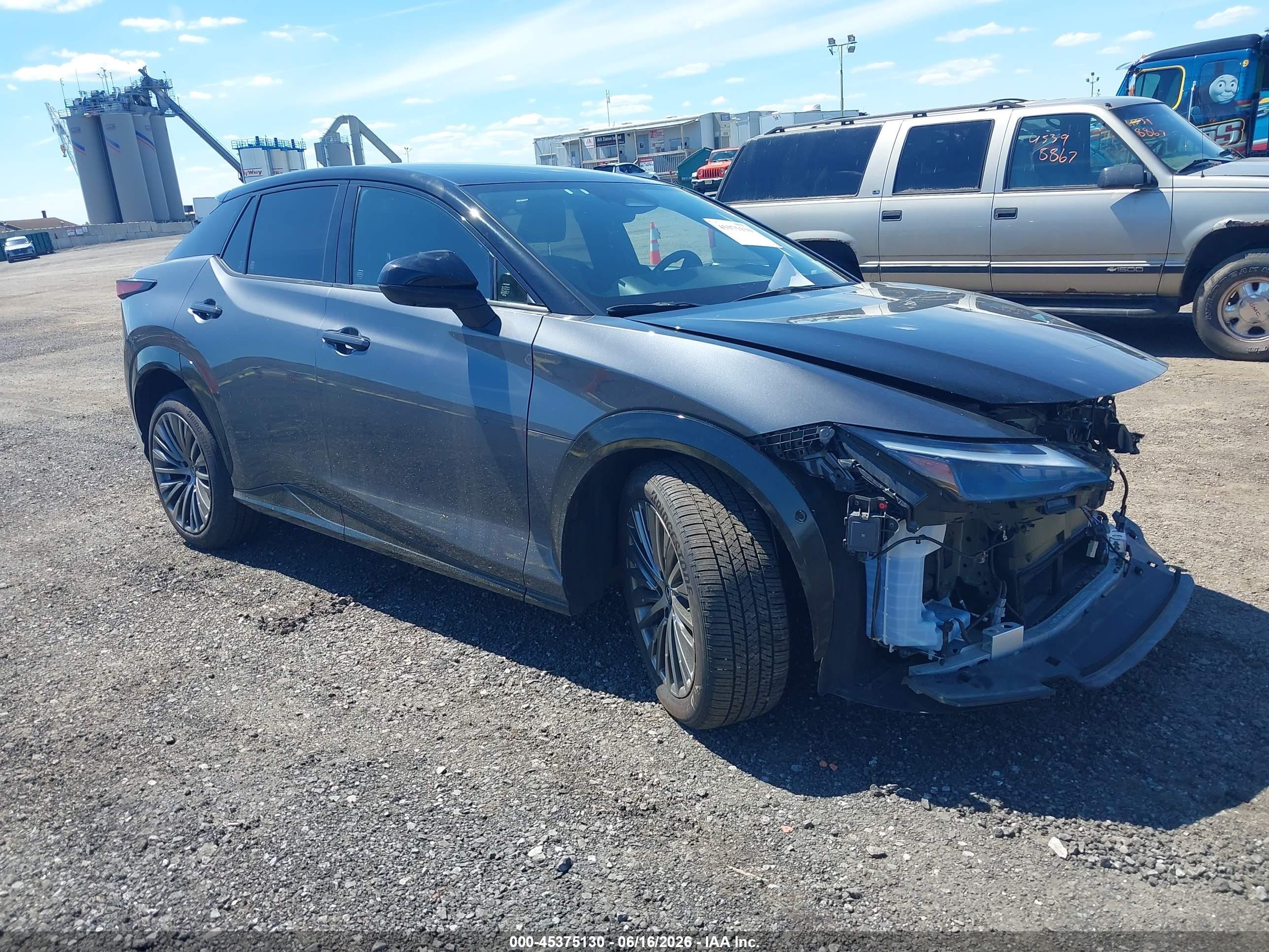 2023 Lexus RZ 450e Premium, VIN JTJAAAAB1PA018418 — Front end