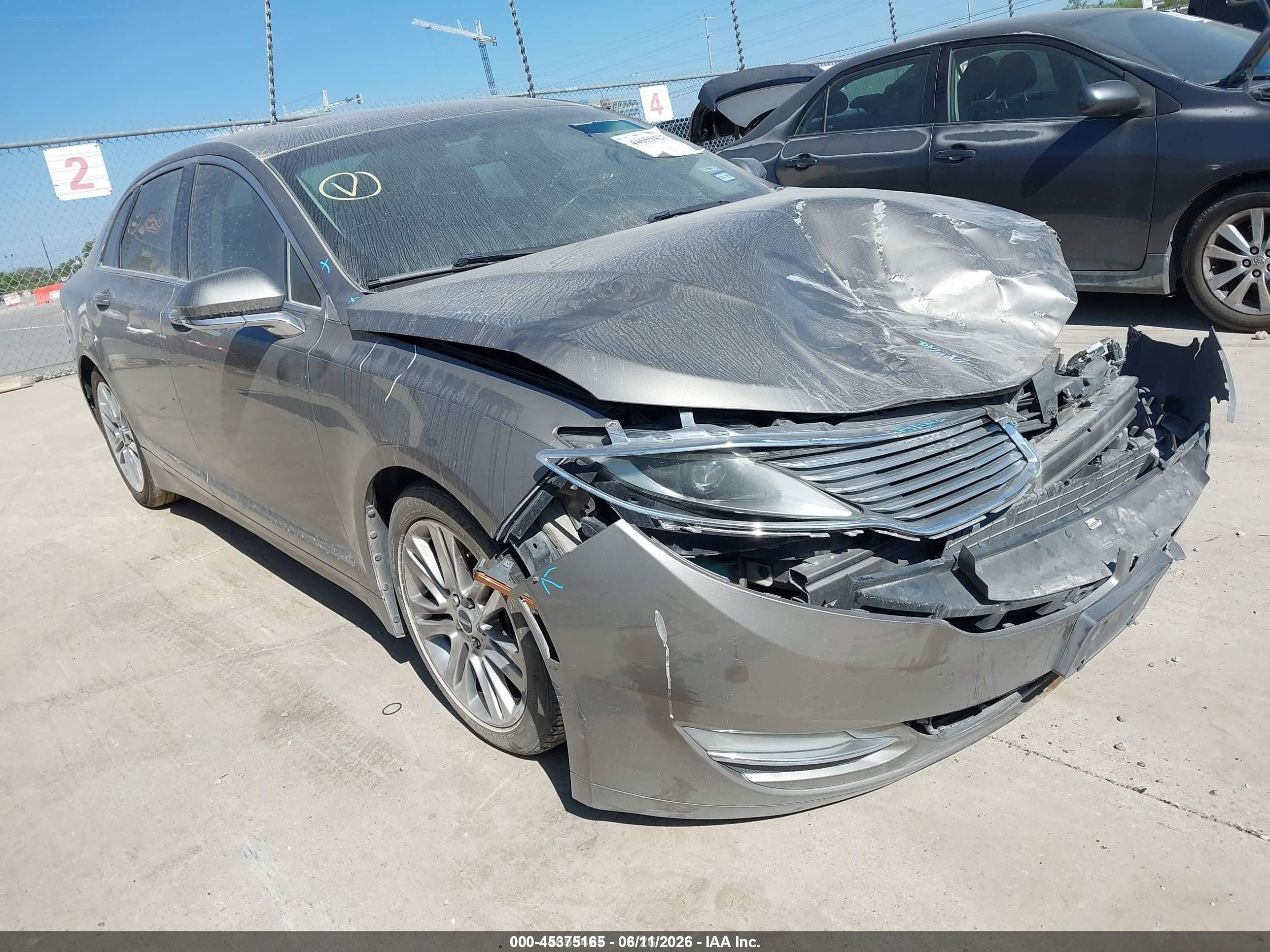 2015 Lincoln MKZ, VIN 3LN6L2GK8FR624976 — Front end