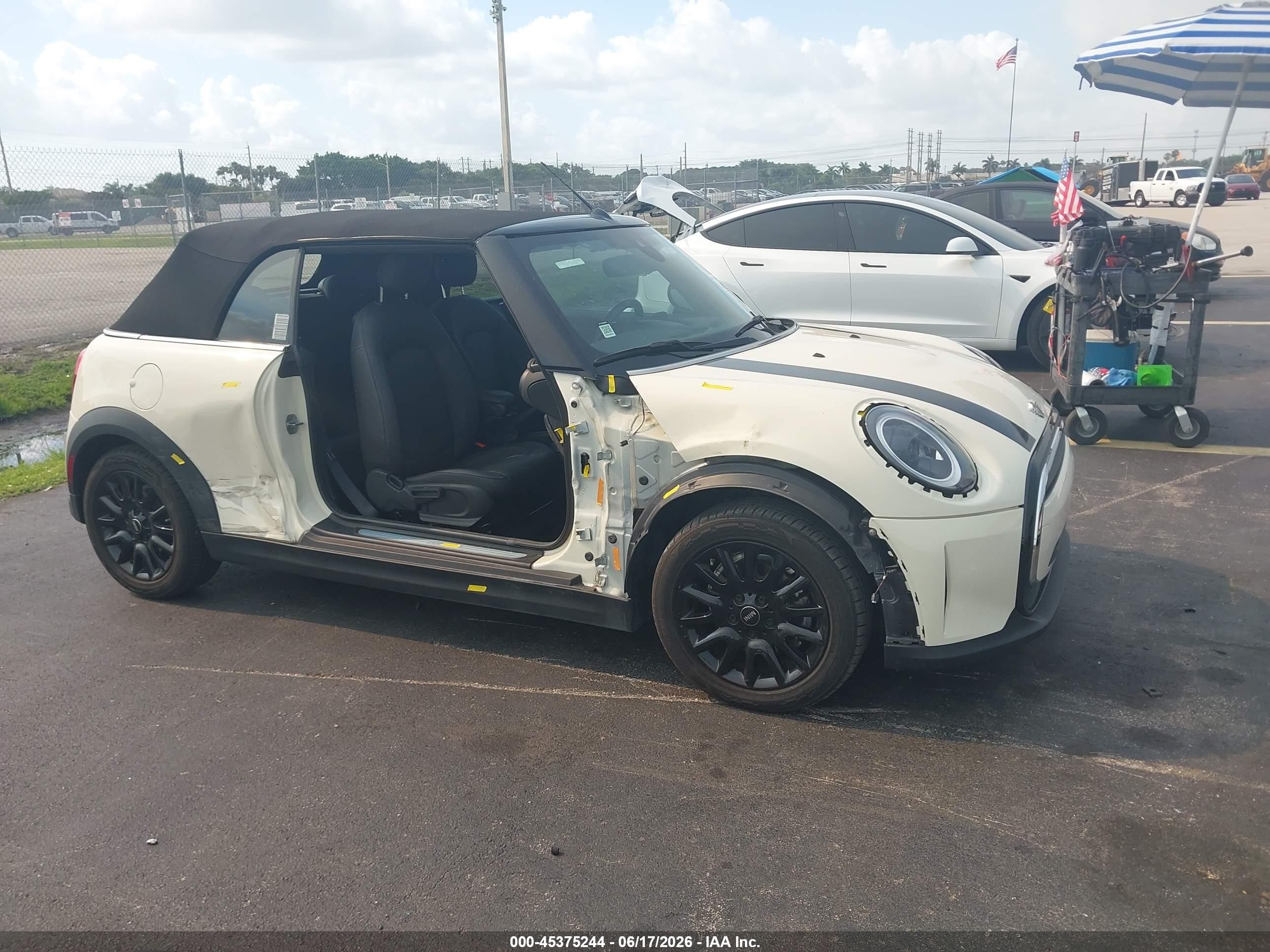 2023 MINI Convertible Cooper, VIN WMW23DL0XP3P61790 — Side