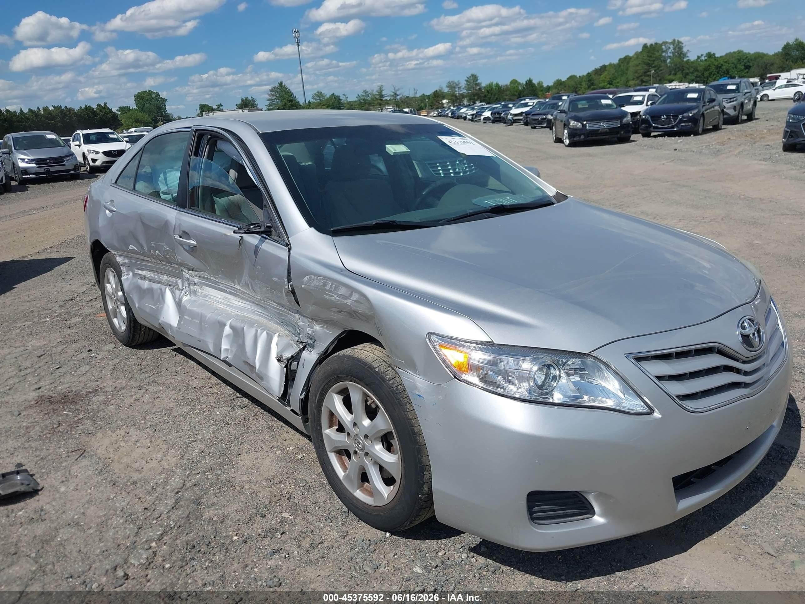 2011 Toyota Camry SE, VIN 4T1BF3EK8BU691255 — Side