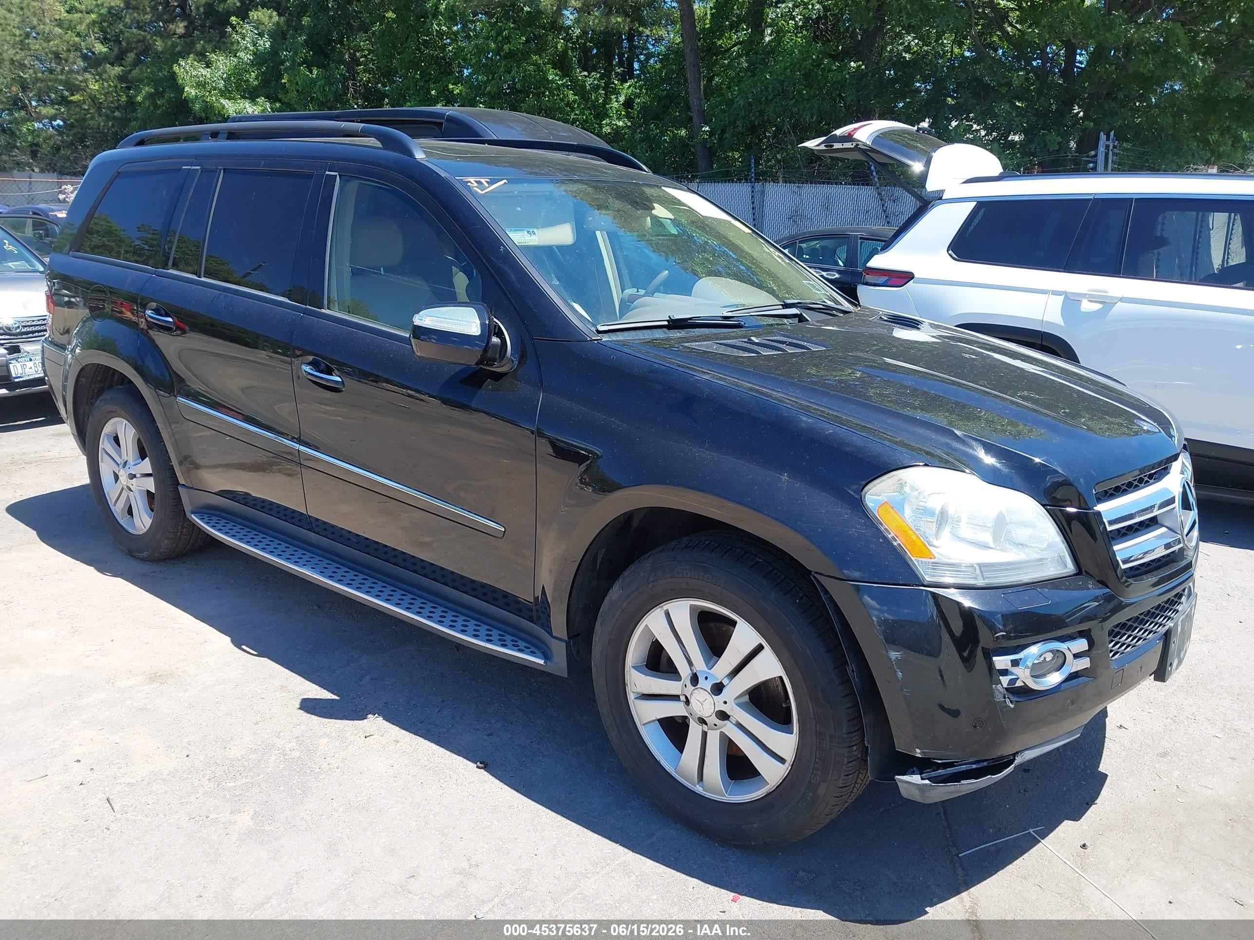 2009 Mercedes-Benz GL 450, VIN 4JGBF71EX9A474339 — Front end