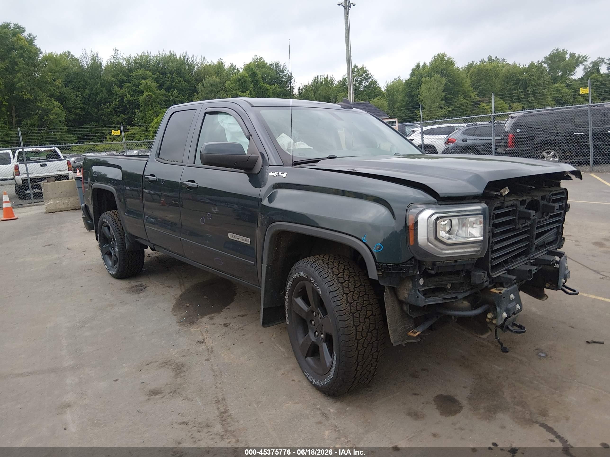 2018 GMC Sierra 1500, VIN 1GTV2LEC1JZ246105 — Front end