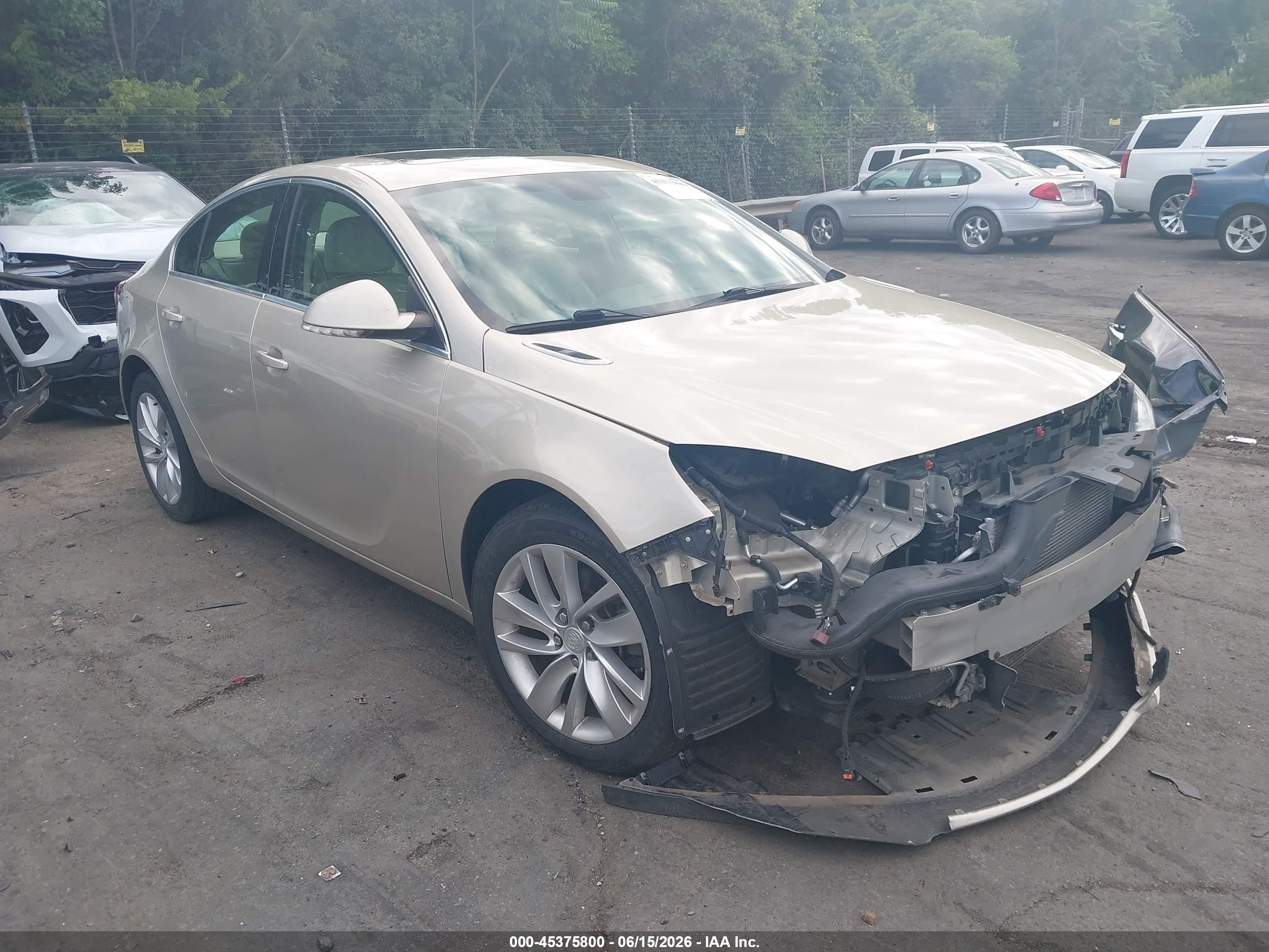 2014 Buick Regal, VIN 2G4GK5EX9E9320552 — Front end