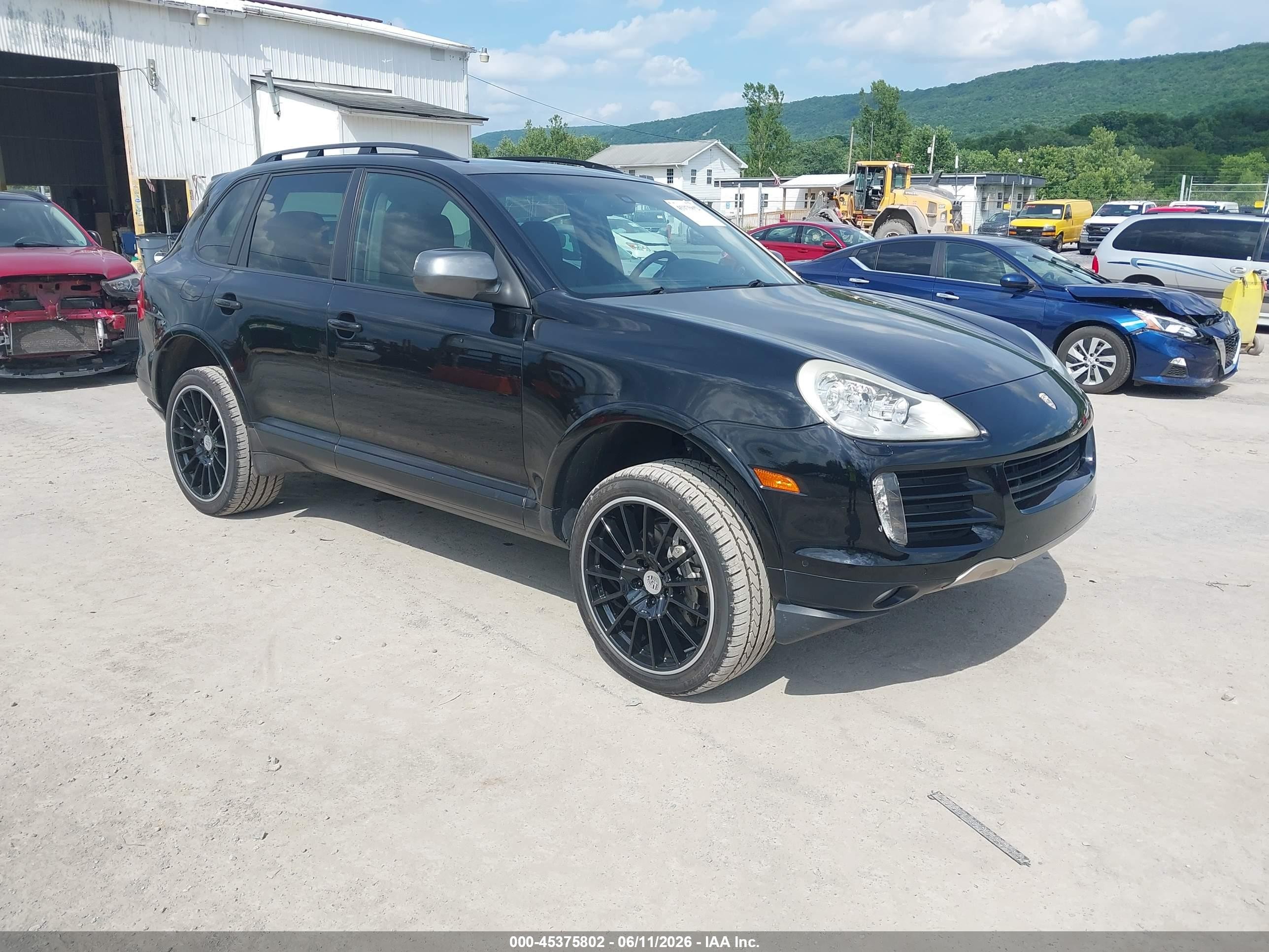 2010 Porsche Cayenne GTS, VIN WP1AD2AP1ALA40053 — Side
