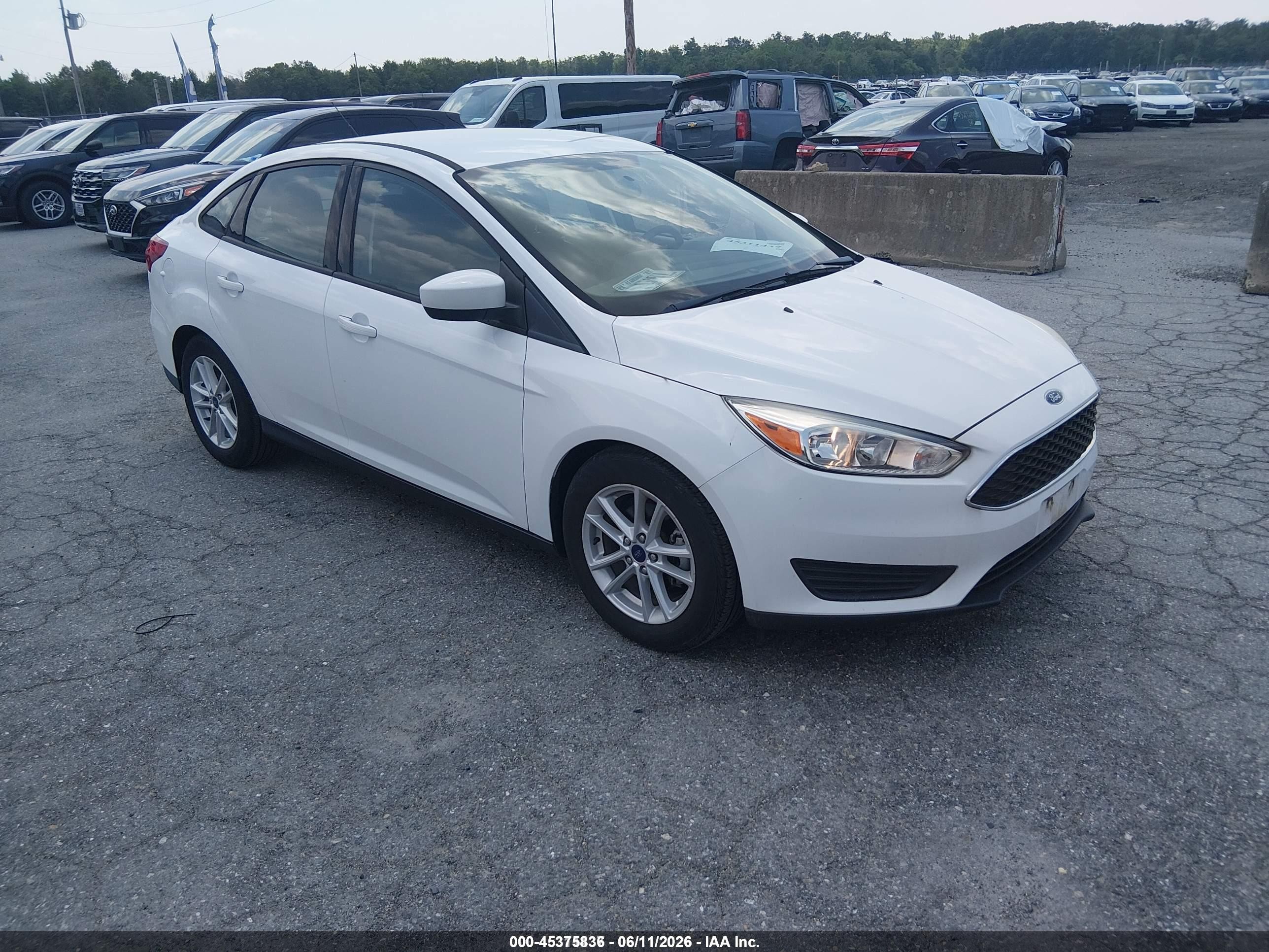 2018 Ford Focus SE, VIN 1FADP3F2XJL328782 — Normal wear