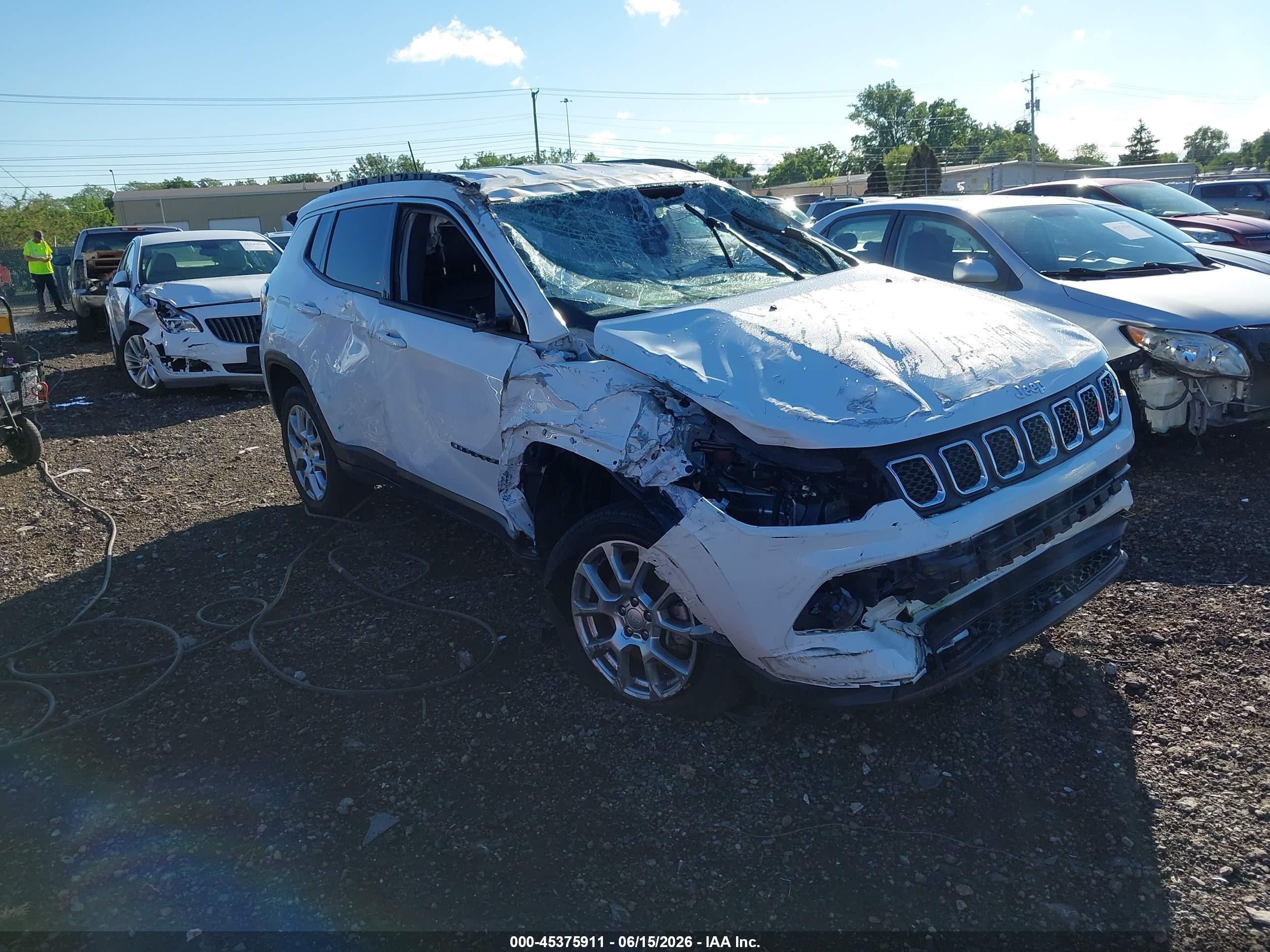 2023 Jeep Compass Latitude Lux, VIN 3C4NJDFN6PT512677 — Side