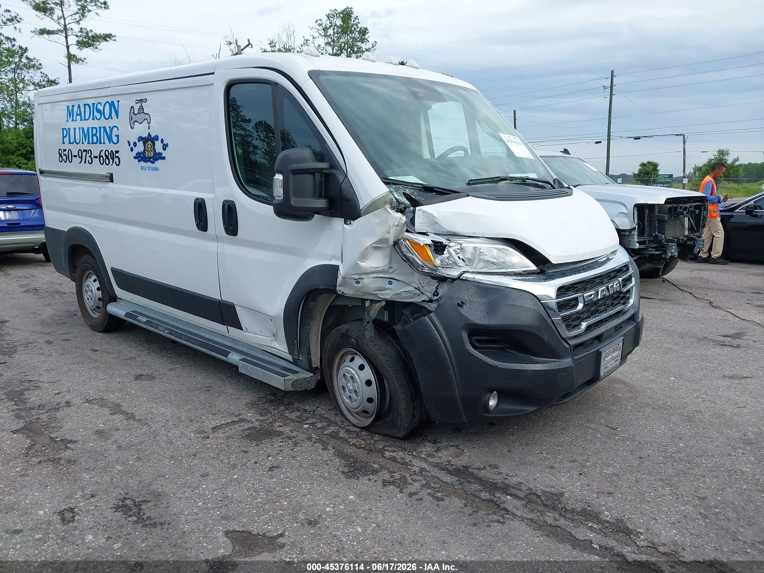 2023 Ram ProMaster Cargo, VIN 3C6LRVVG7PE559382 — Перед