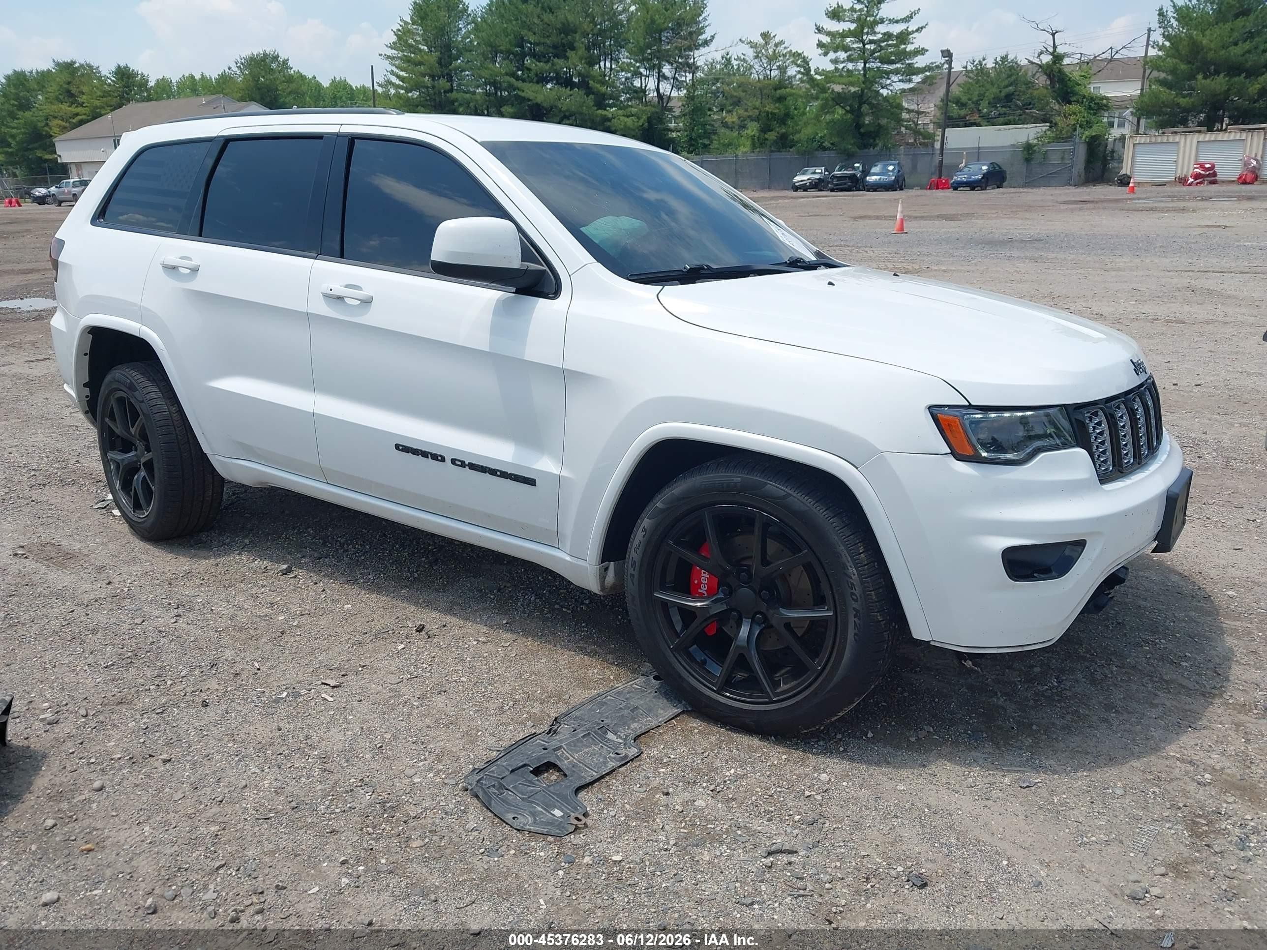 2017 Jeep Grand Cherokee Laredo, VIN 1C4RJFAG7HC926974 — Фото с аукциона 1 of 5