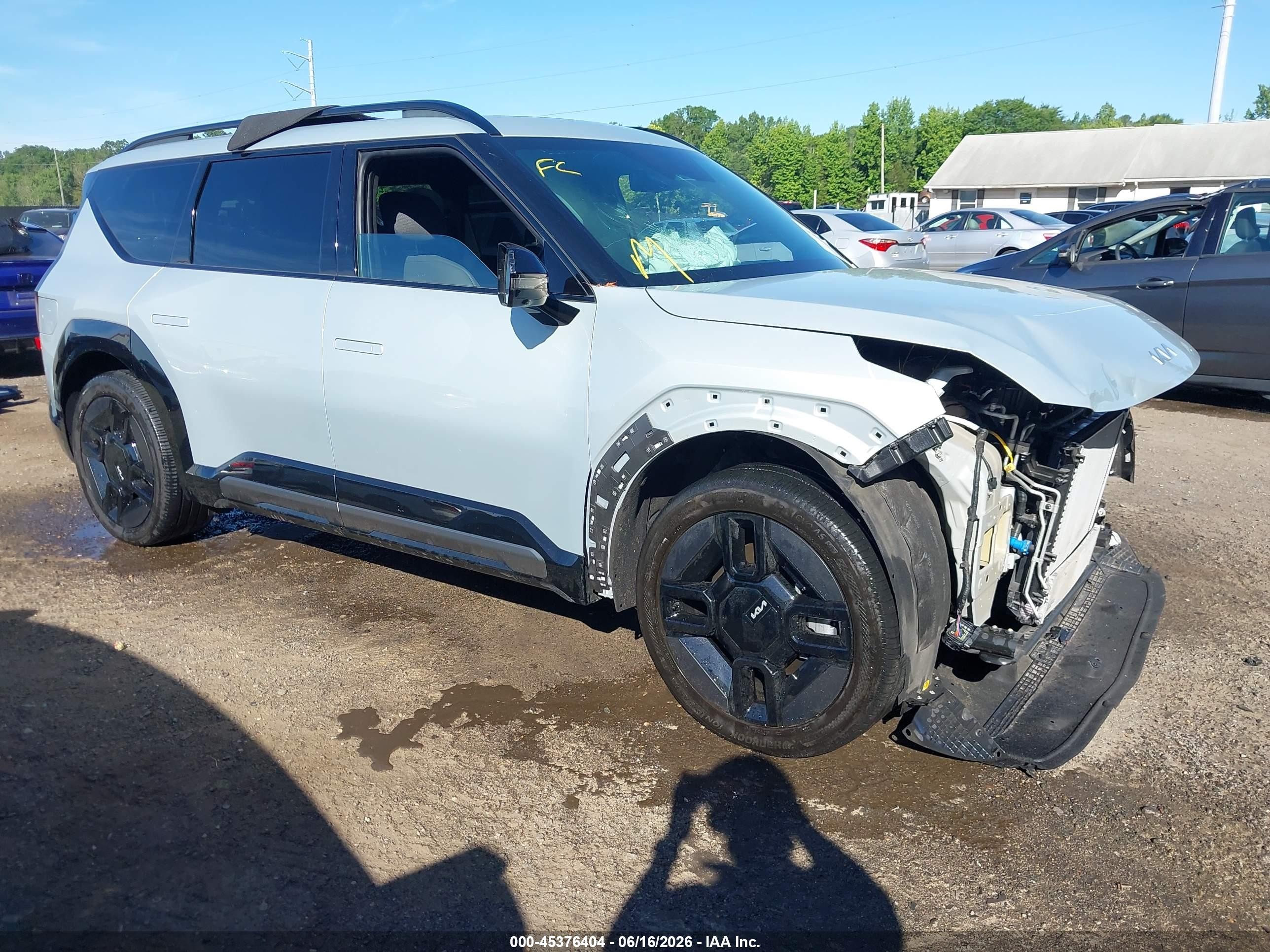 2024 Kia EV9 GT-Line, VIN KNDAEFS56R6022905 — Front end