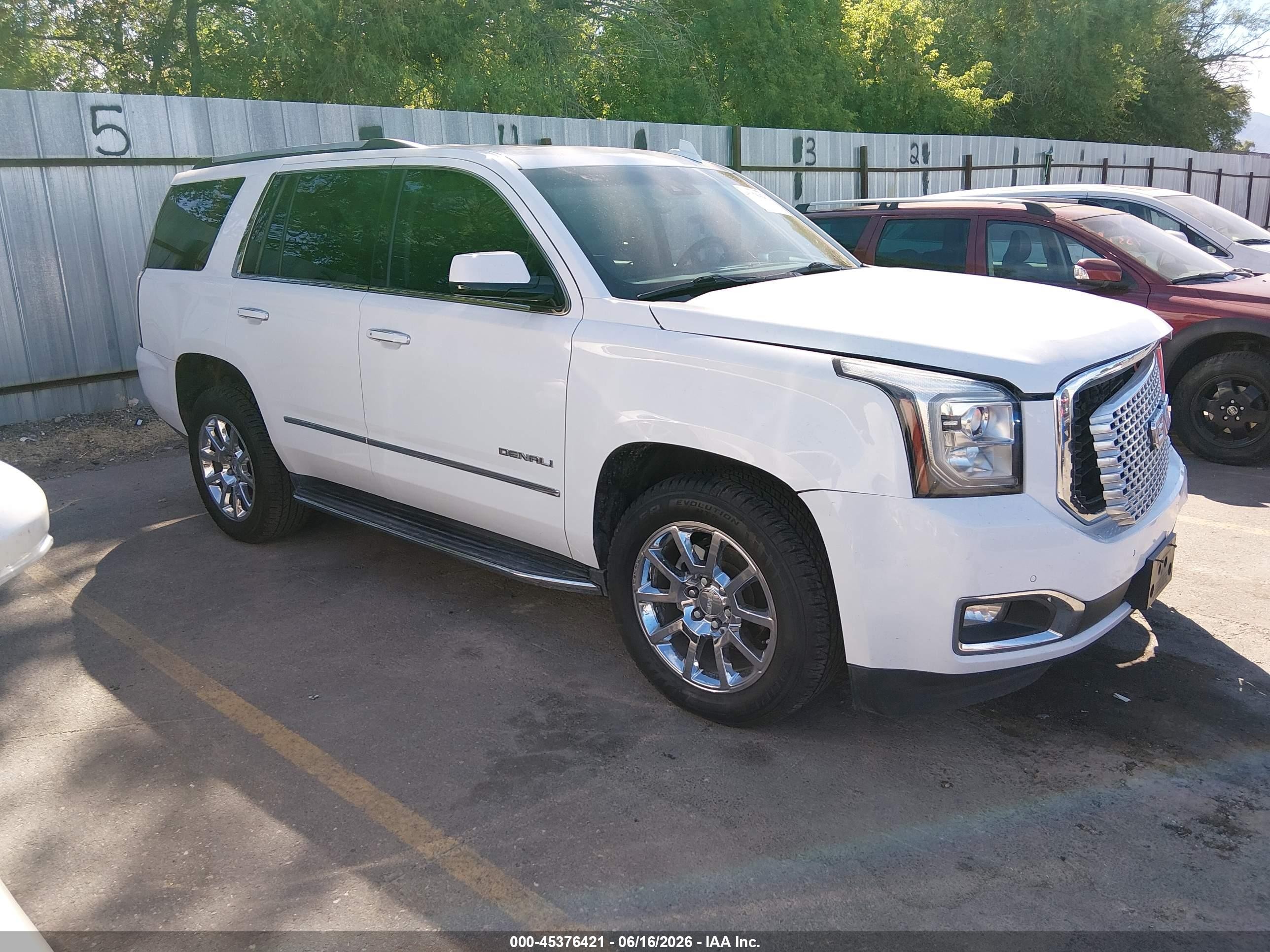 2017 GMC Yukon Denali, VIN 1GKS2CKJ6HR351128 — Front end