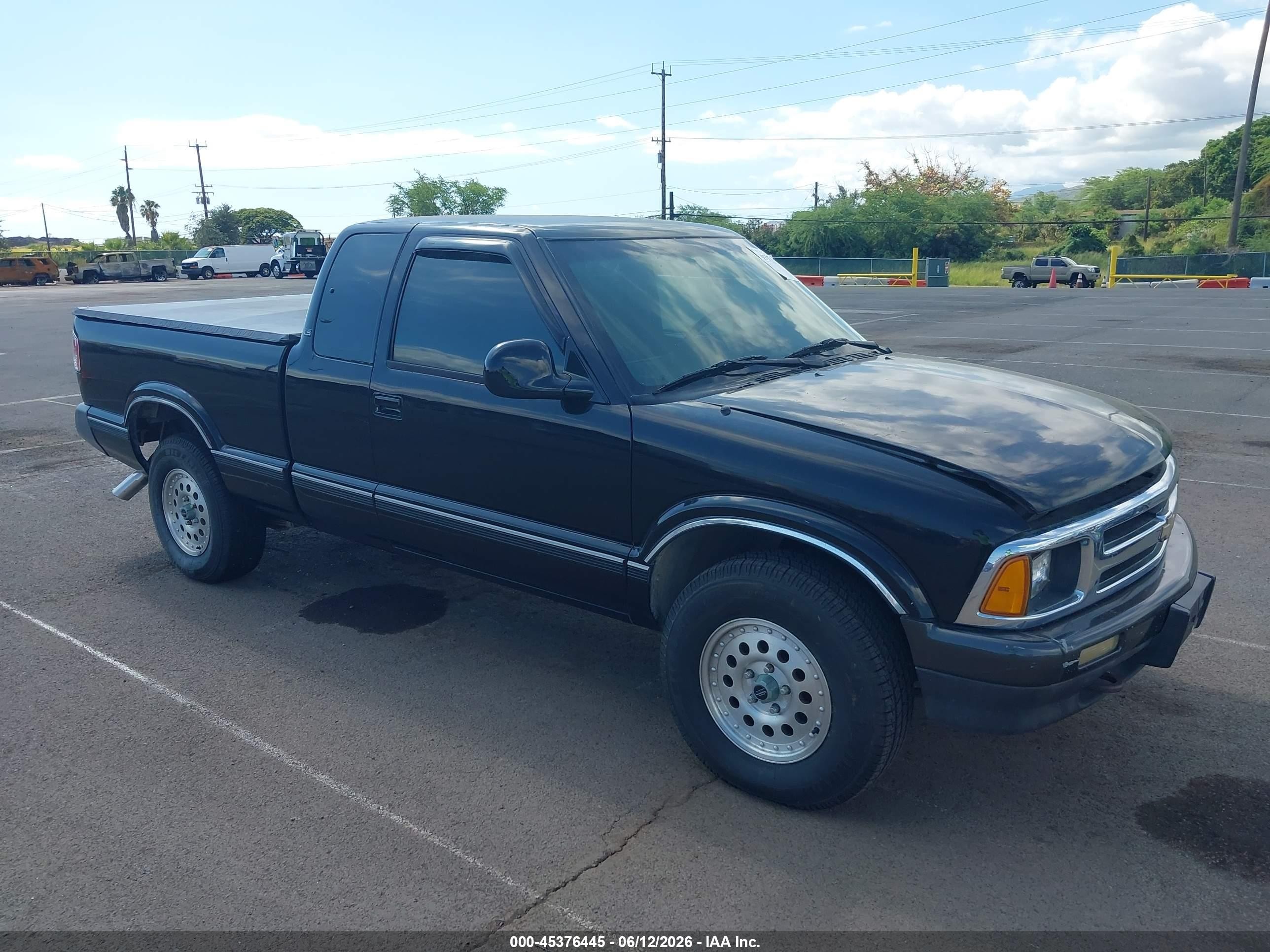 1994 Chevrolet S-10 LS, VIN 1GCDT19W3R8114658 — Normal wear