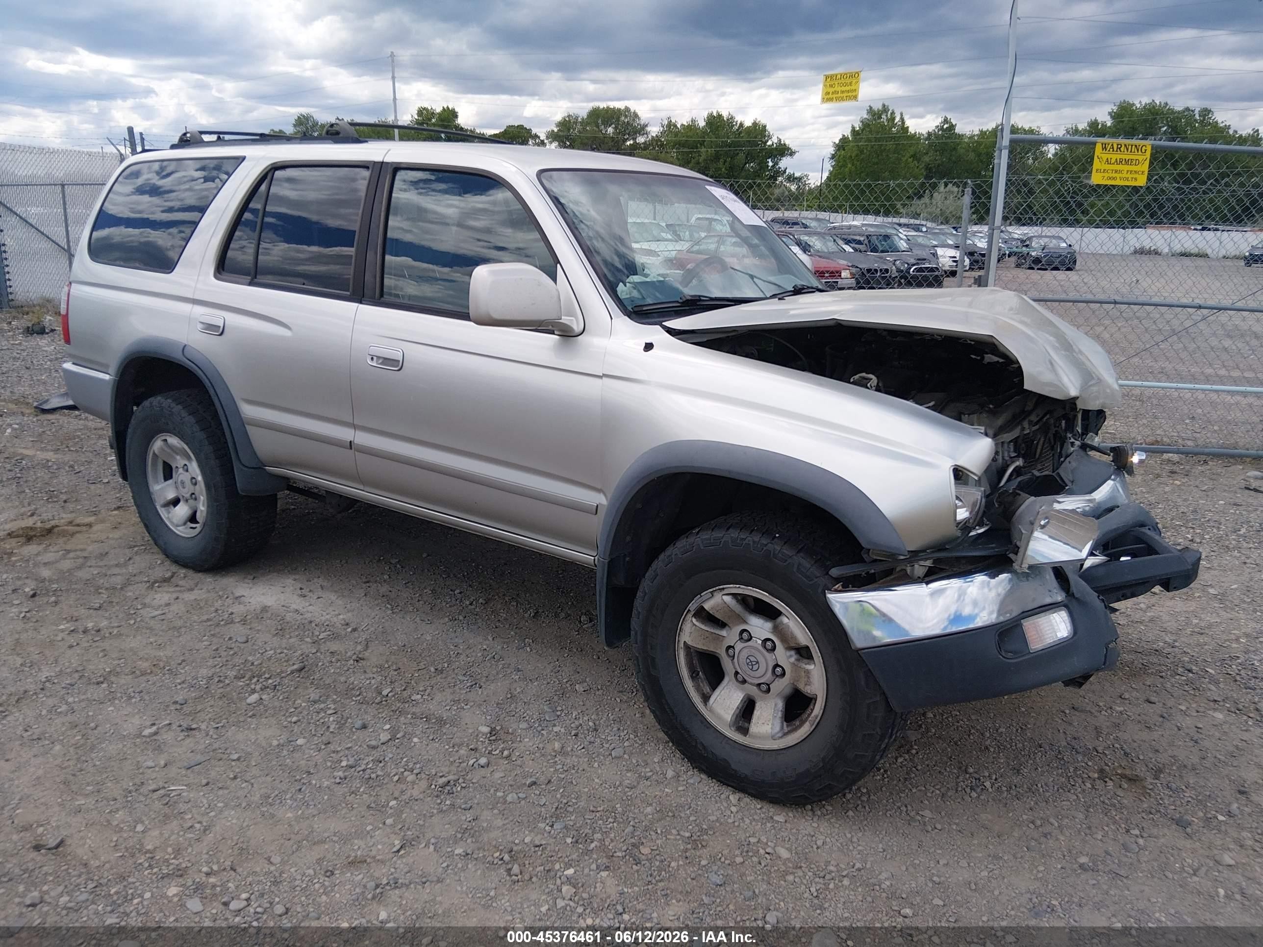 2000 Toyota 4Runner SR5, VIN JT3HN86R8Y0265502 — Front end