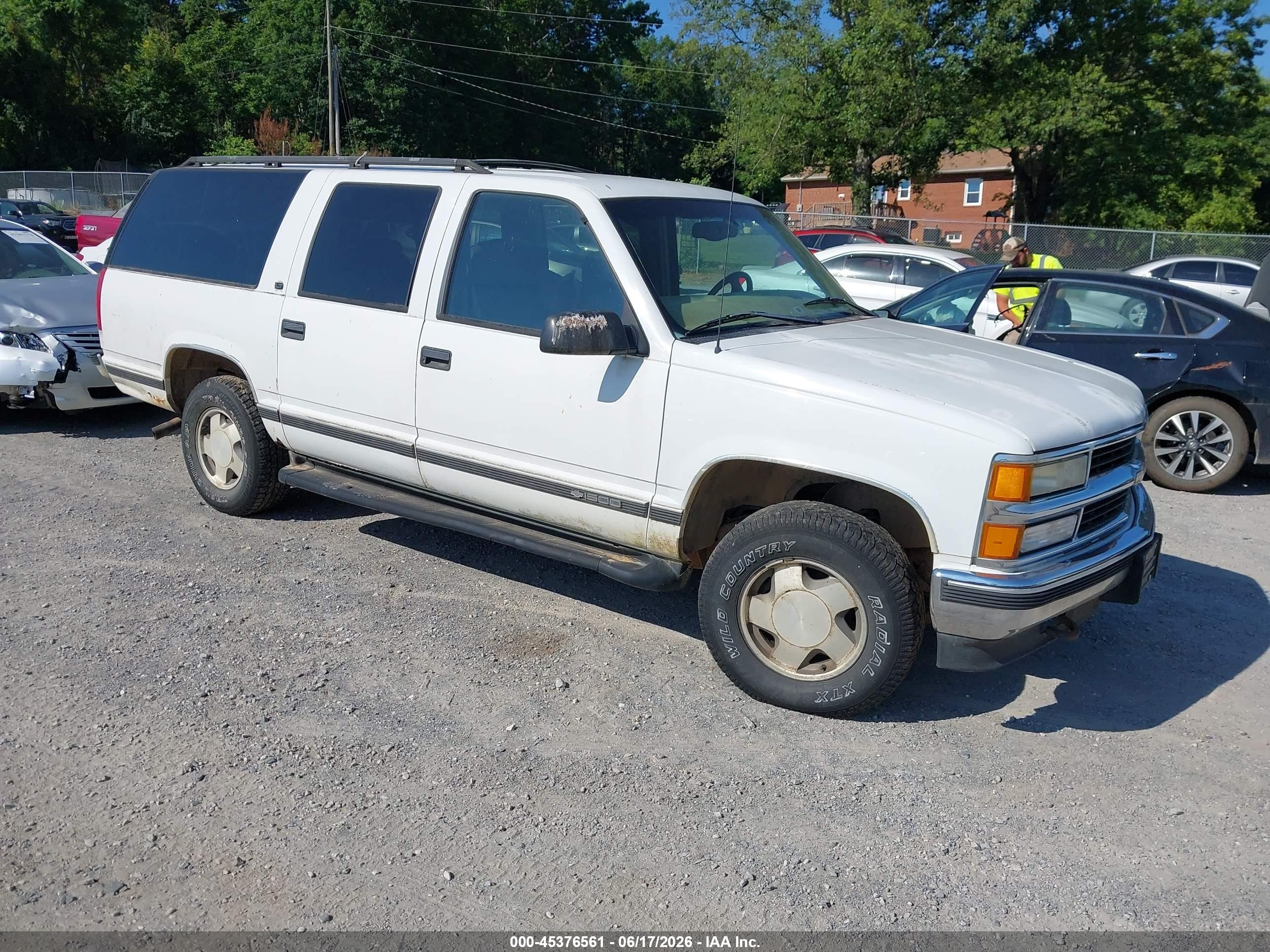 1997 Chevrolet Suburban, VIN 3GNFK16RXVG182168 — Normal wear