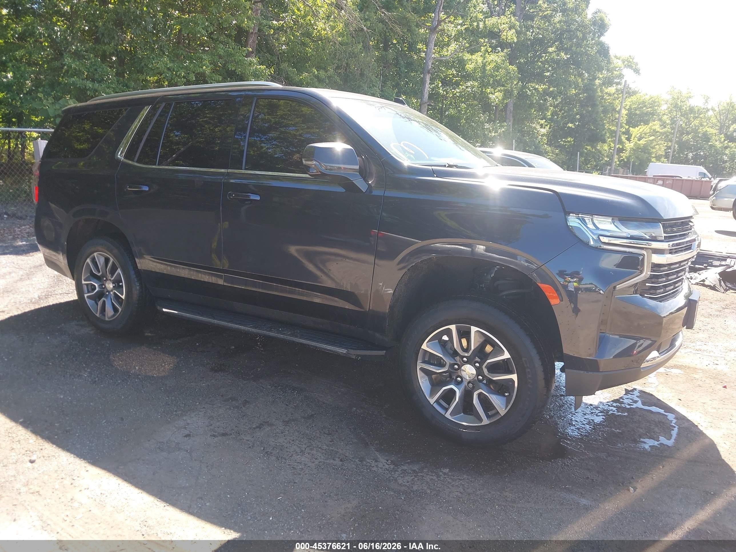 2022 Chevrolet Tahoe LT, VIN 1GNSKNKD1NR345791 — Перед