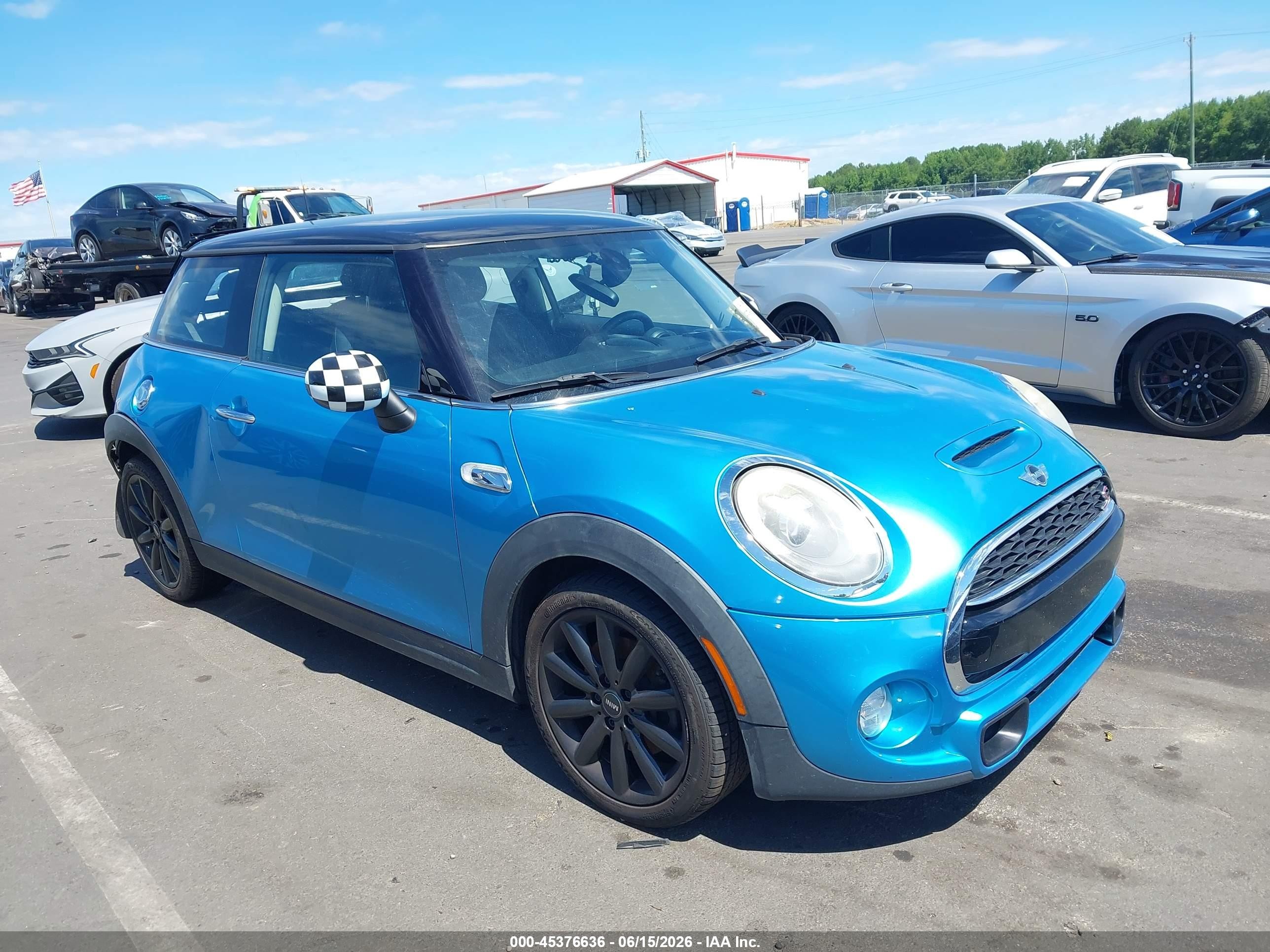 2016 MINI Hardtop S, VIN WMWXP7C55G2A42625 — Rear end