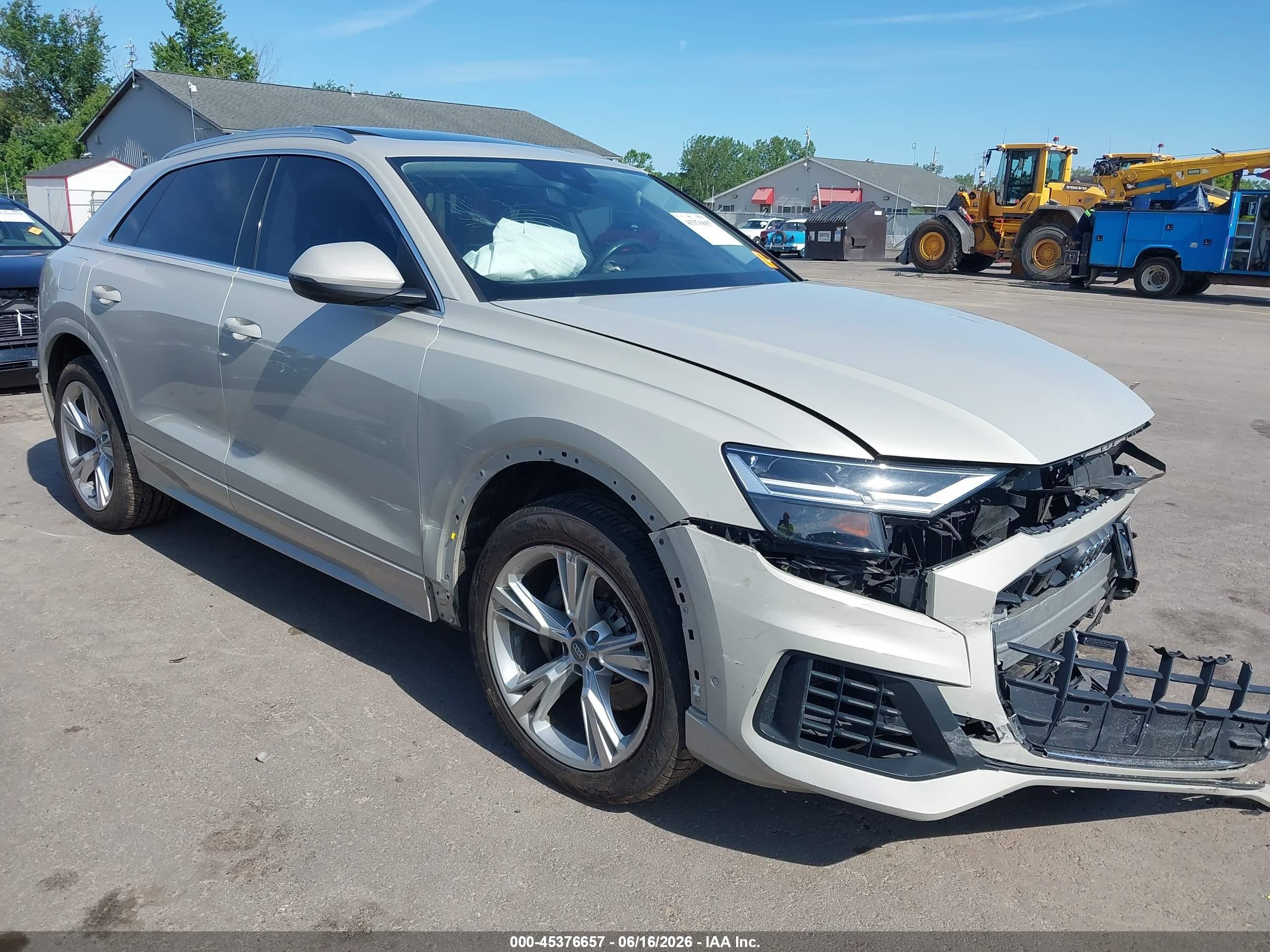 2020 Audi Q8 Premium Plus, VIN WA1BVAF13LD014028 — Front end