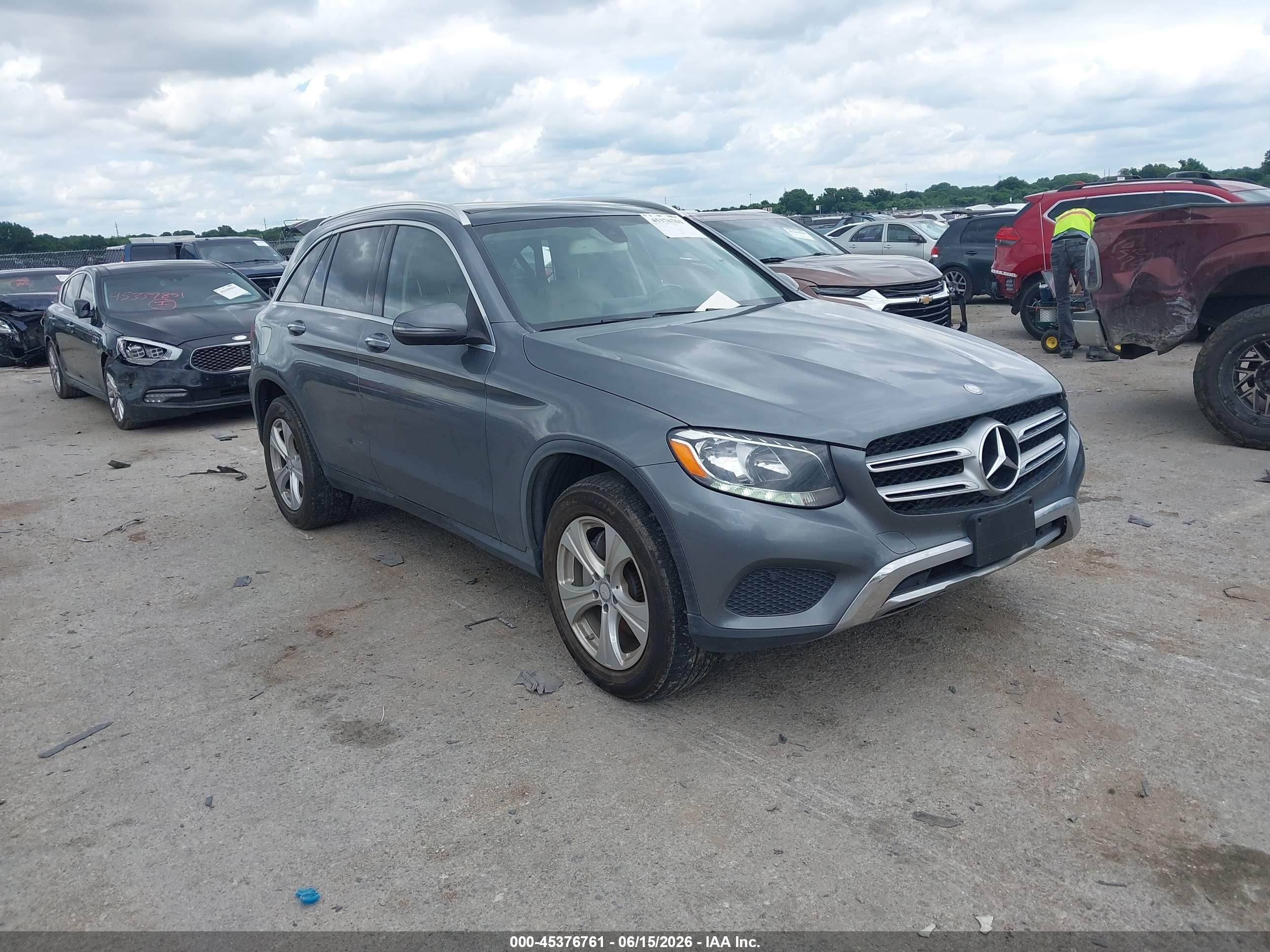 2016 Mercedes-Benz GLC 300, VIN WDC0G4KB9GF068770 — Side