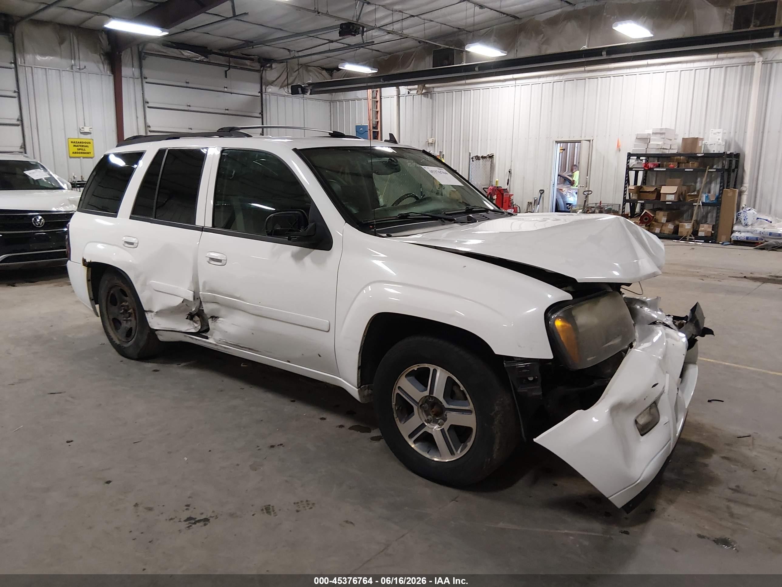 2009 Chevrolet TrailBlazer 1LT, VIN 1GNDT33S292110449 — Front end