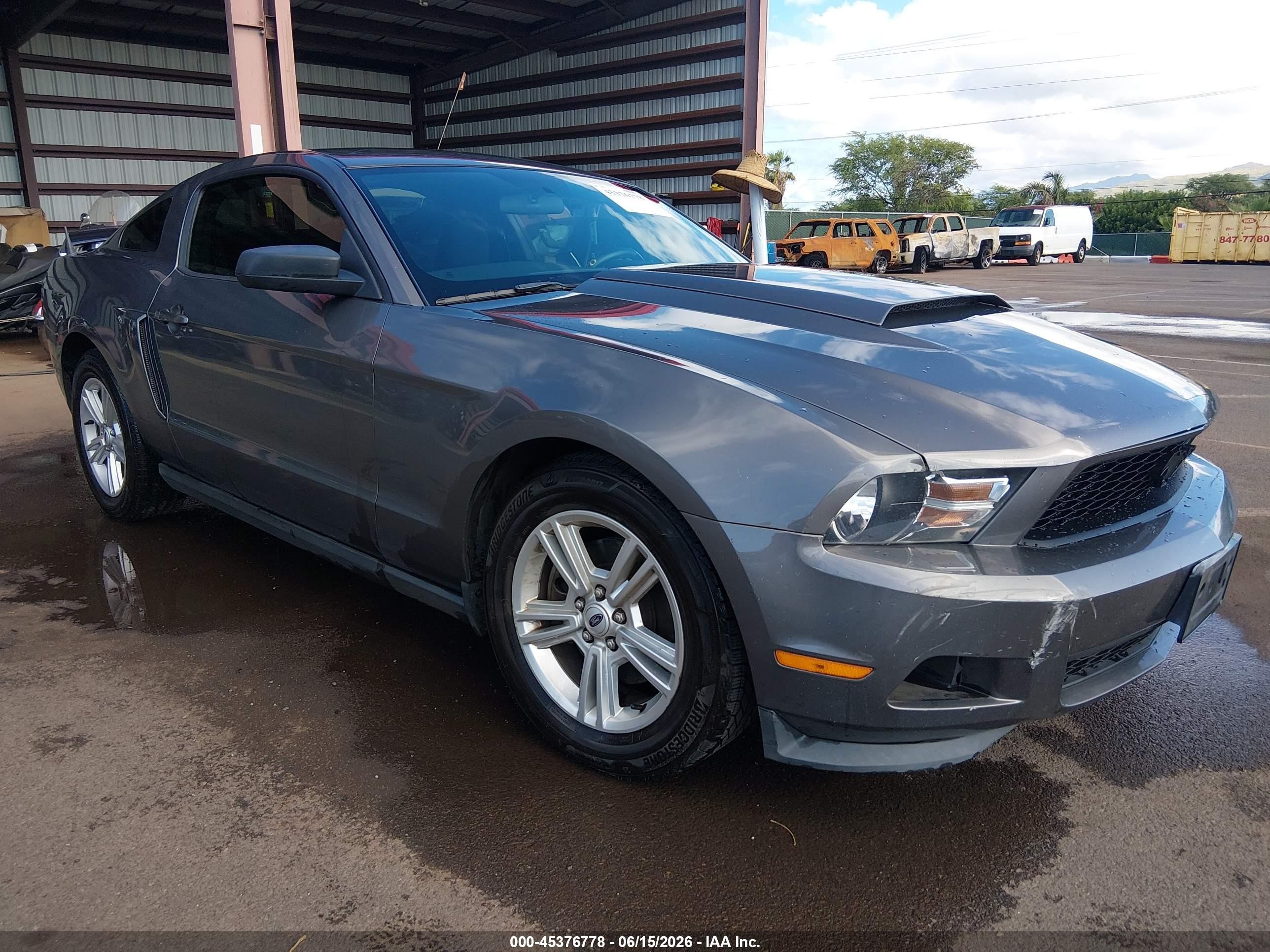 2011 Ford Mustang V6, VIN 1ZVBP8AM9B5152351 — Перед