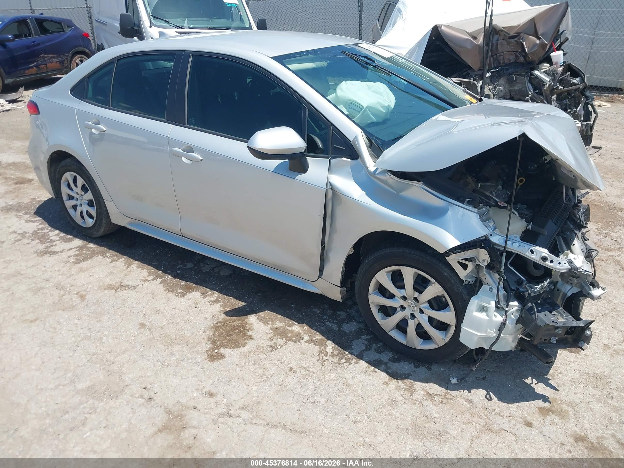 2021 Toyota Corolla LE, VIN 5YFEPMAE0MP155002 — Front end