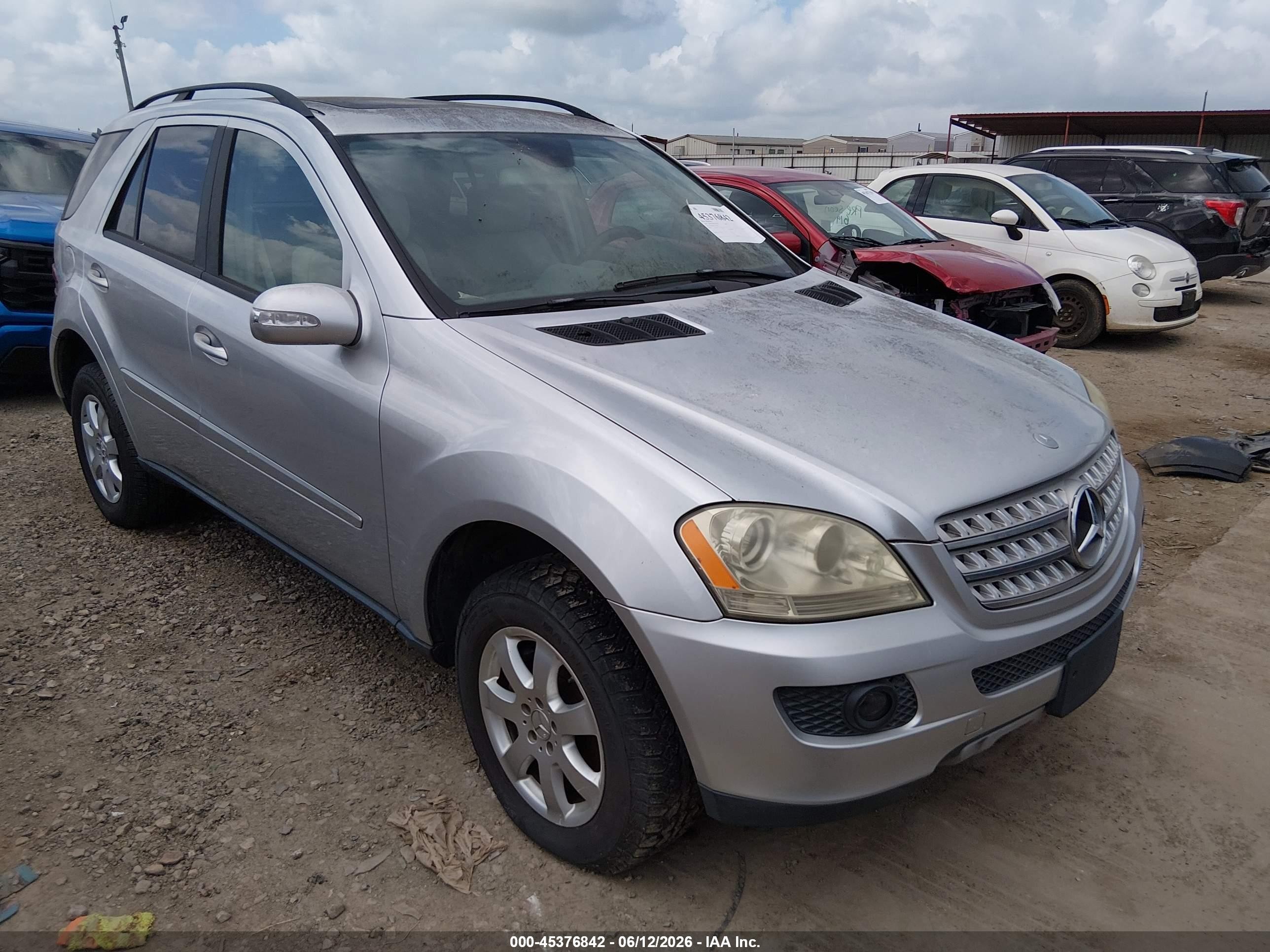 2006 Mercedes-Benz M 350, VIN 4JGBB86E16A033804 — Front end