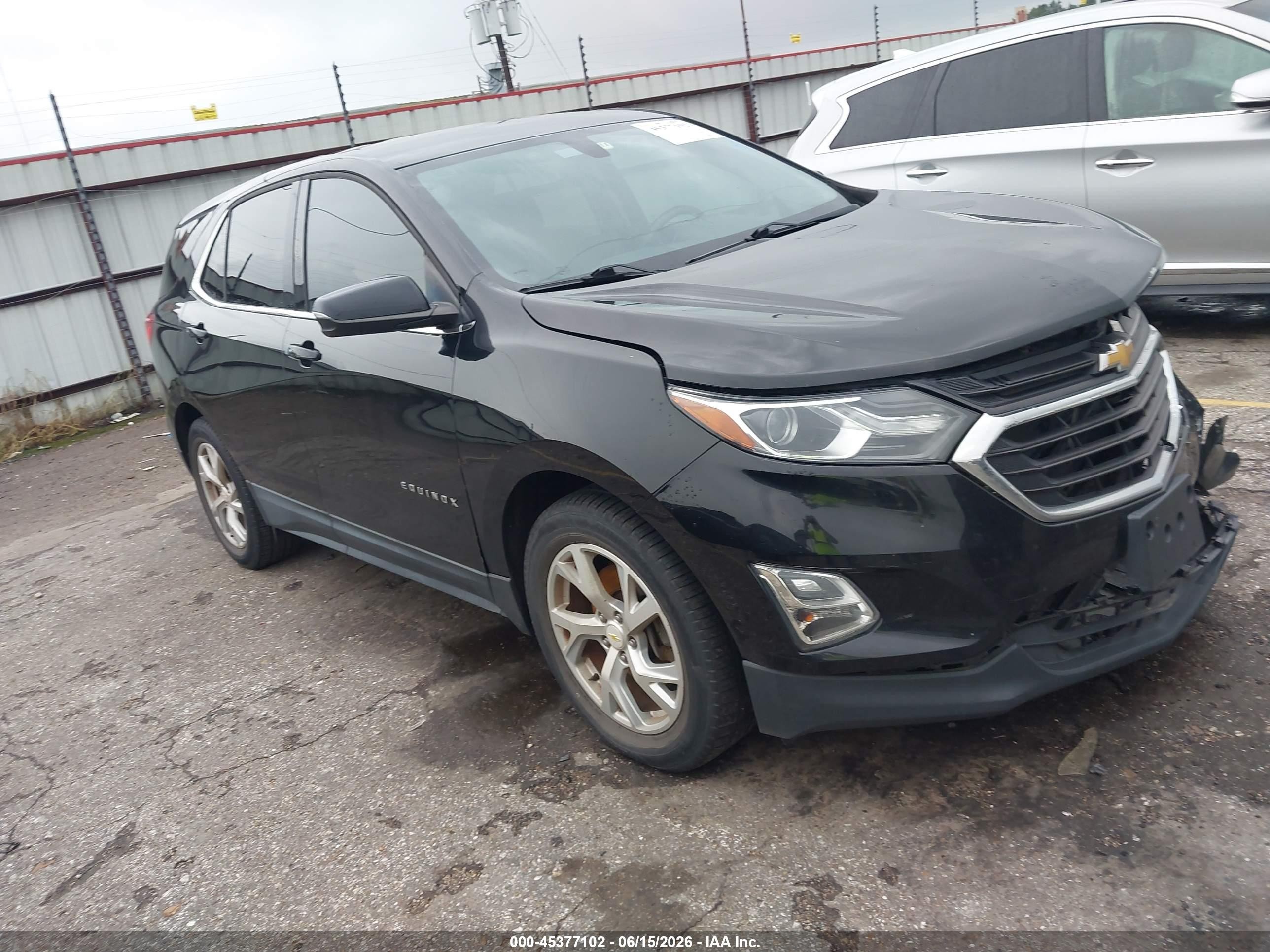 2018 Chevrolet Equinox LT, VIN 2GNAXKEX0J6182221 — Front end