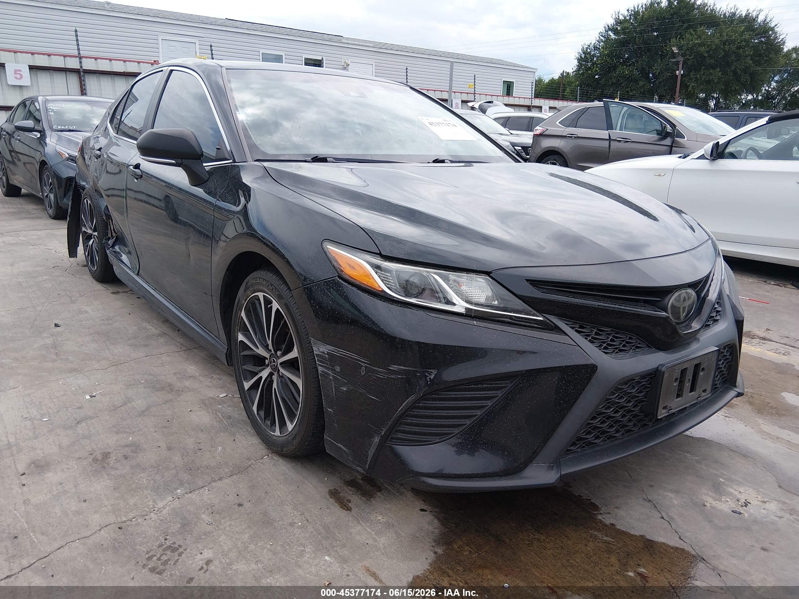 2018 Toyota Camry SE, VIN 4T1B11HK3JU582537 — Бок