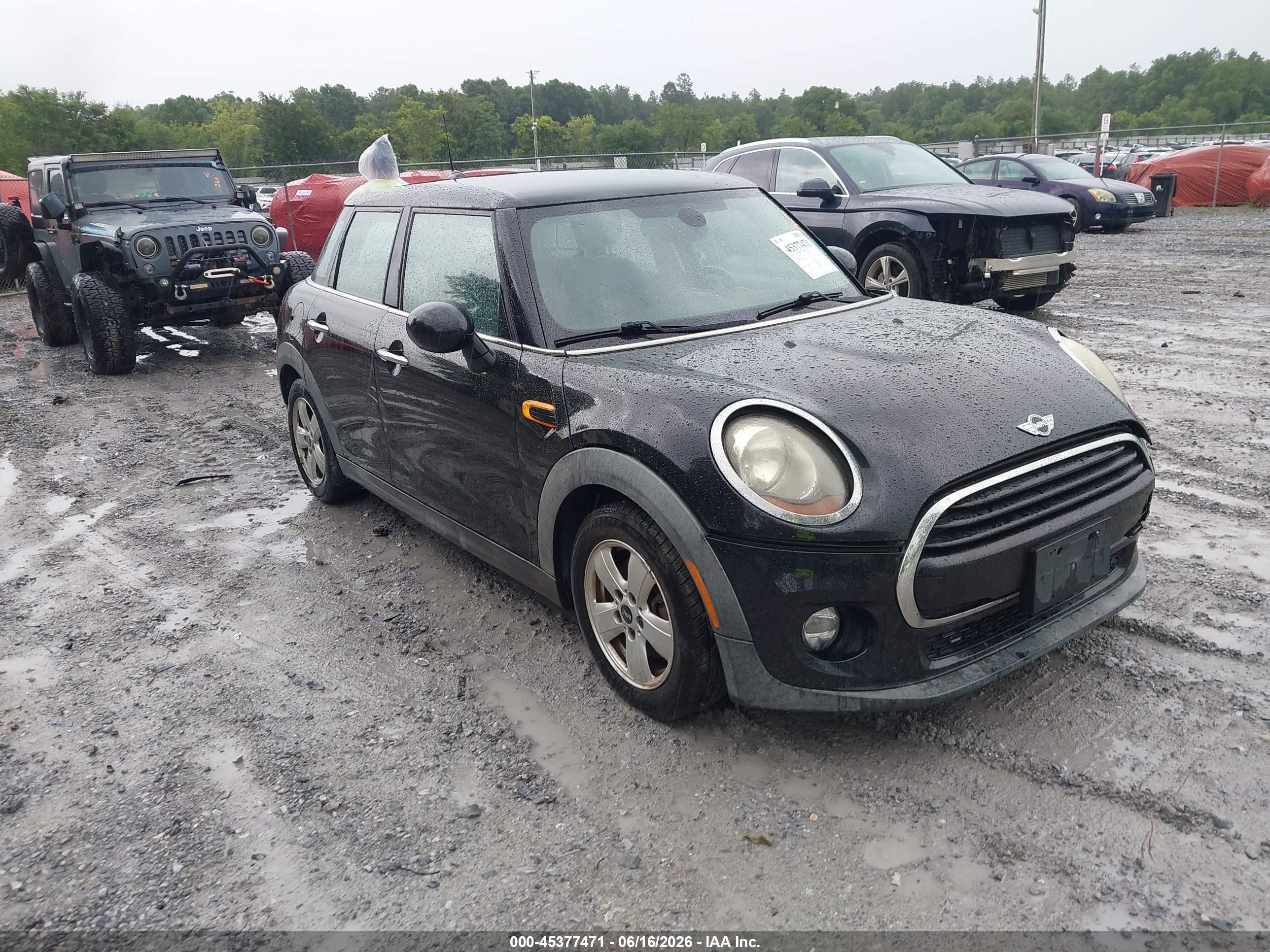 2017 MINI Hardtop 4 Door Cooper, VIN WMWXU1C35H2F92851 — Front end