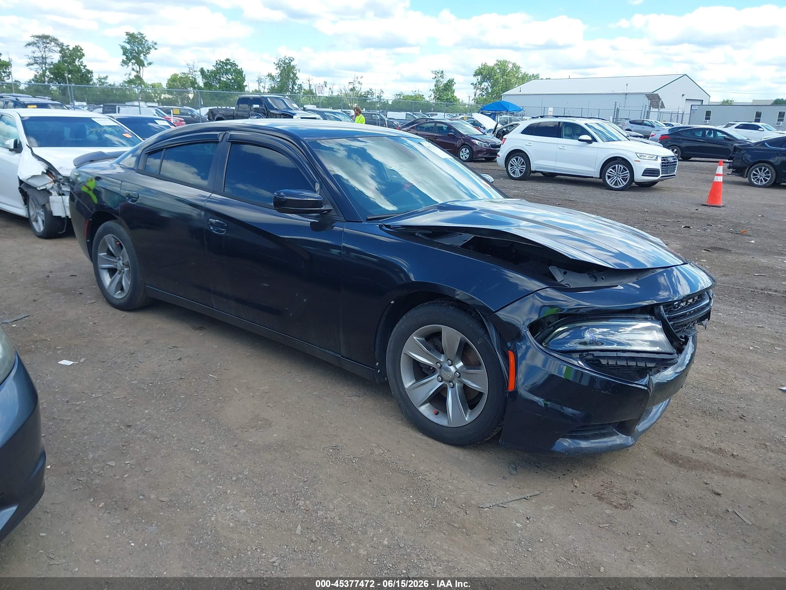 2015 Dodge Charger SXT, VIN 2C3CDXHG5FH856527 — Front end