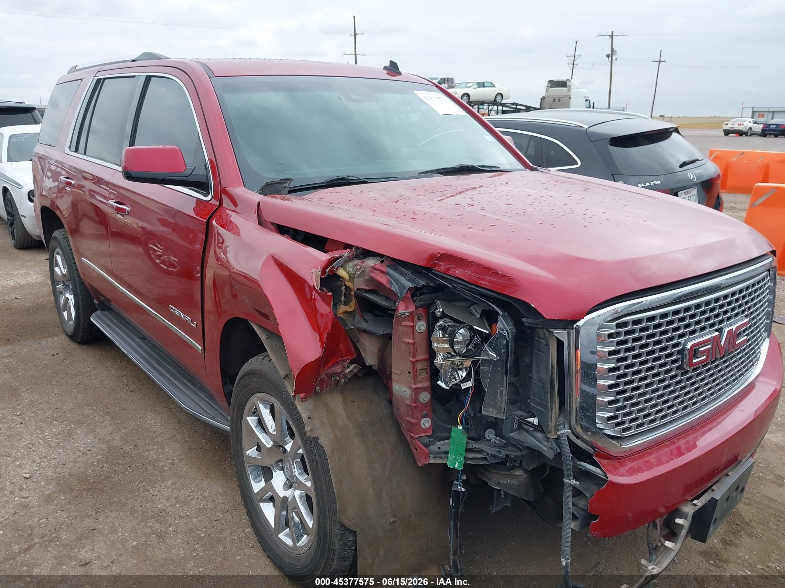 2015 GMC Yukon Denali, VIN 1GKS2CKJ5FR228434 — Front end