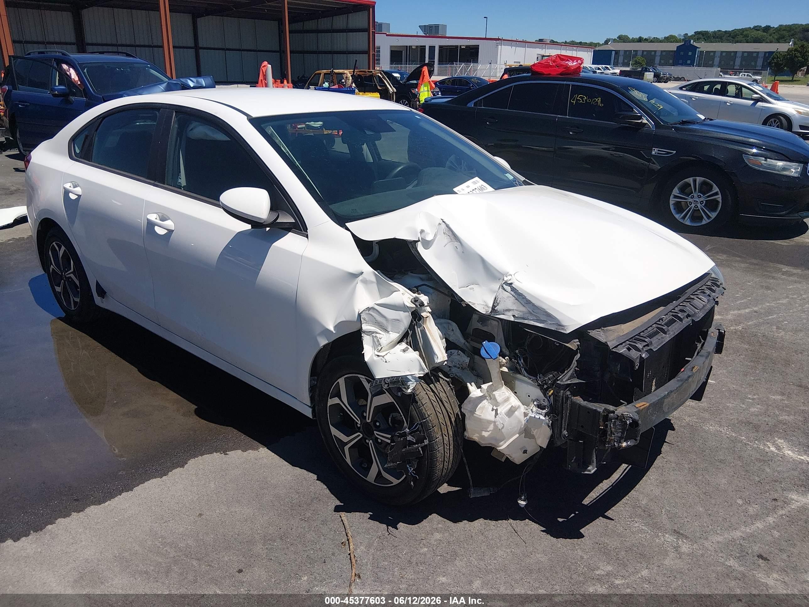 2020 Kia Forte LXS, VIN 3KPF24AD0LE204936 — Перед