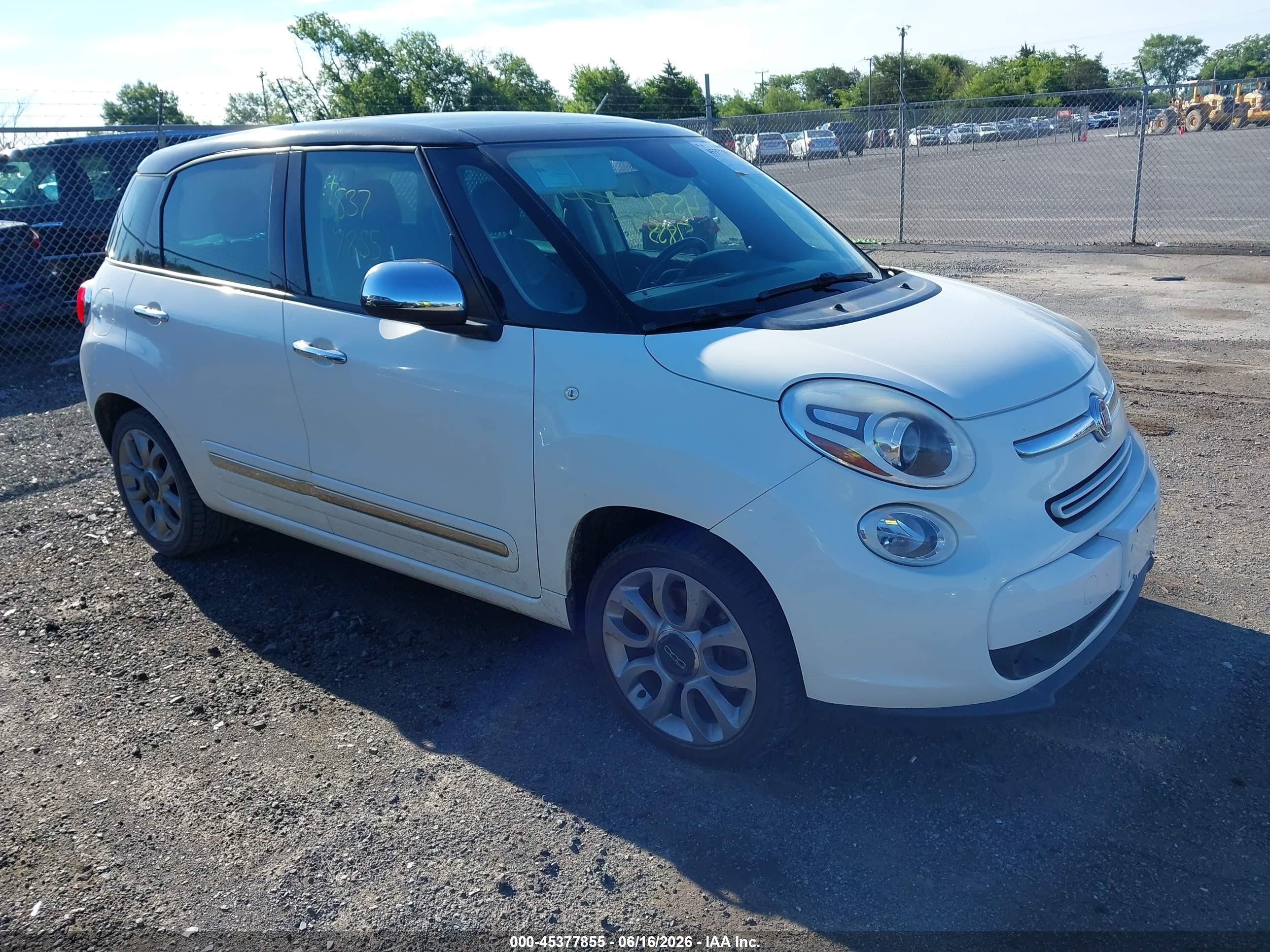 2014 FIAT 500L Lounge, VIN ZFBCFACH2EZ009100 — Normal wear