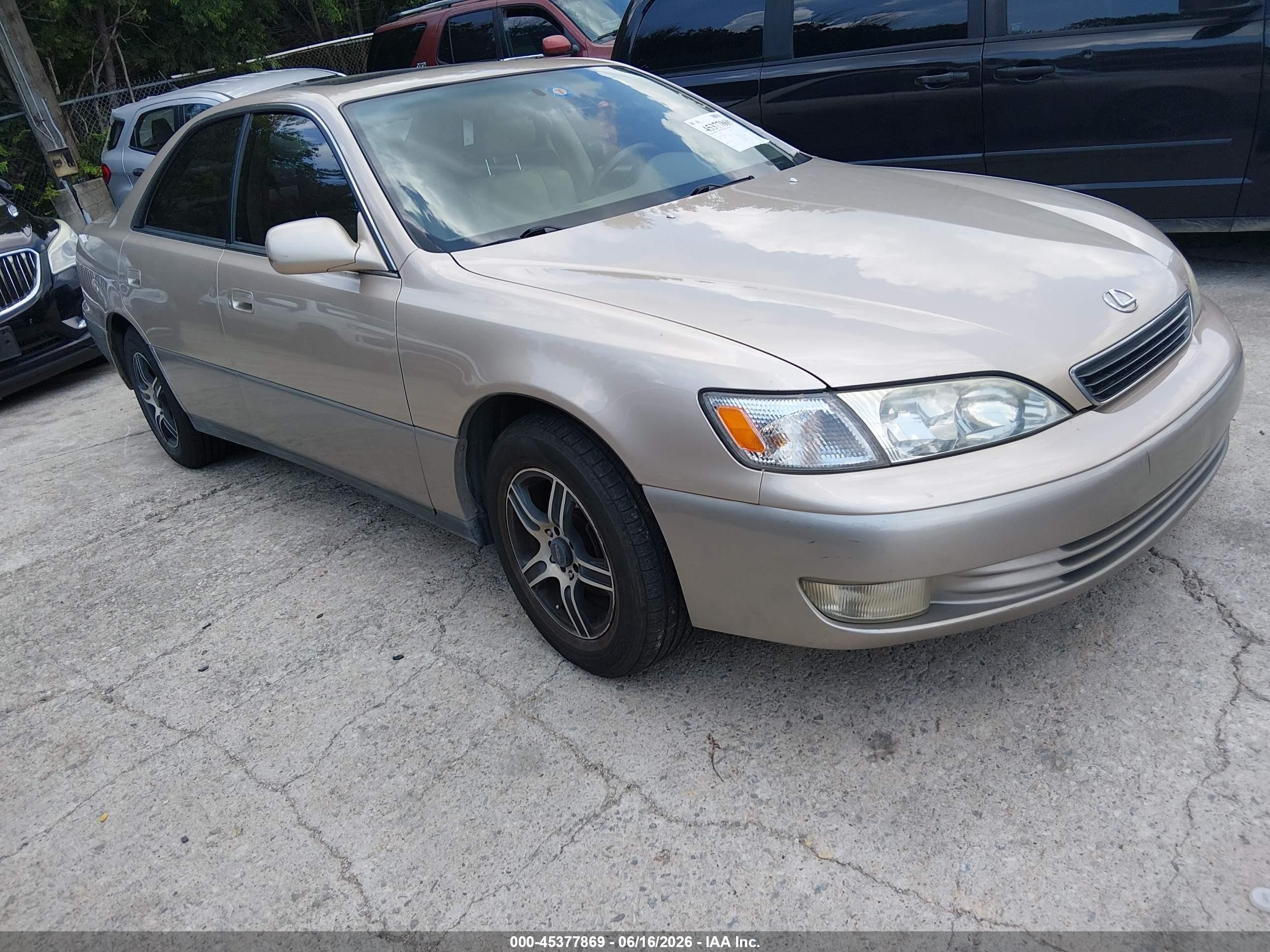 1998 Lexus ES 300, VIN JT8BF28GXW0118049 — Normal wear