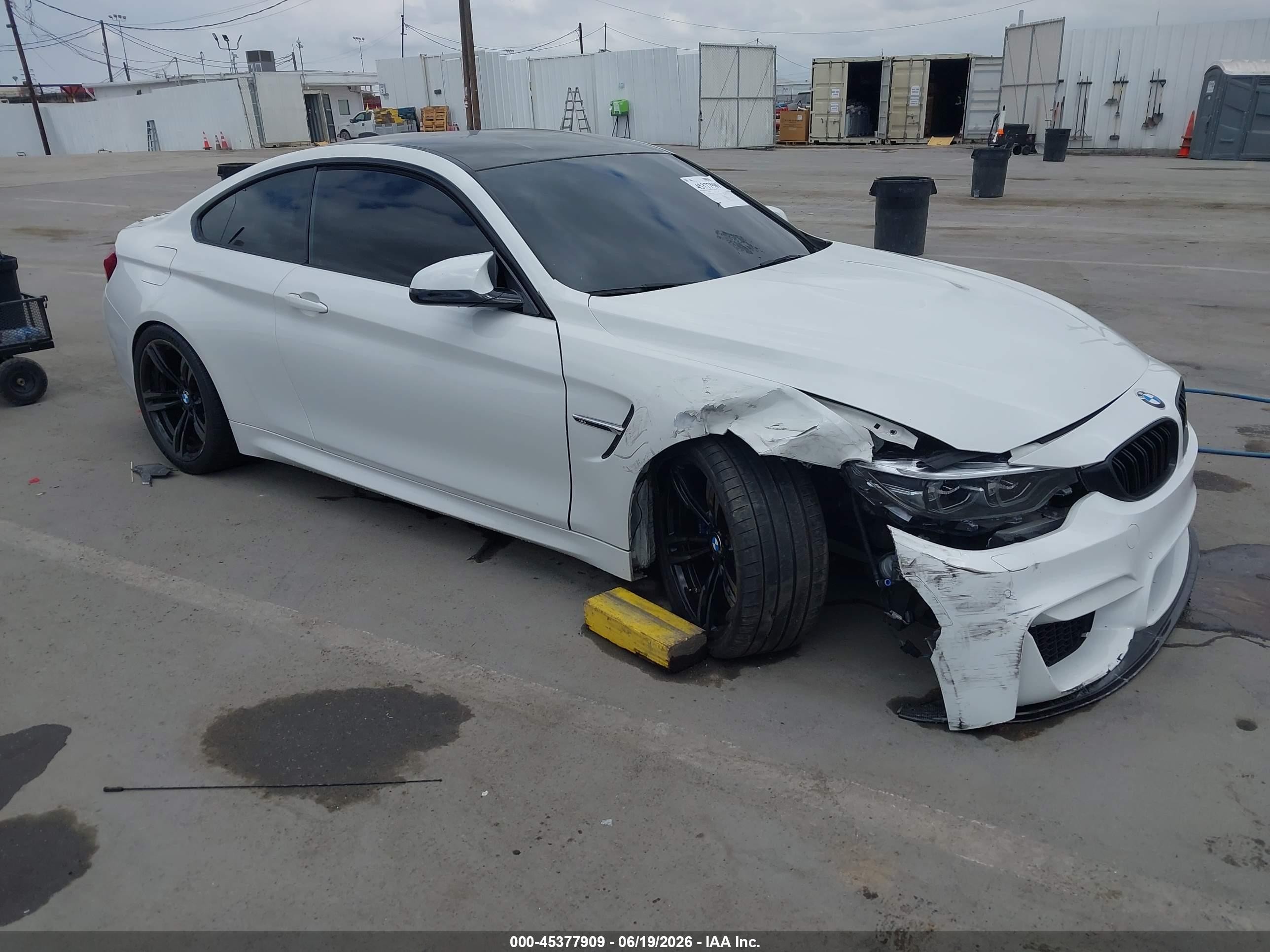 2015 BMW M4, VIN WBS3R9C55FK330432 — Перед
