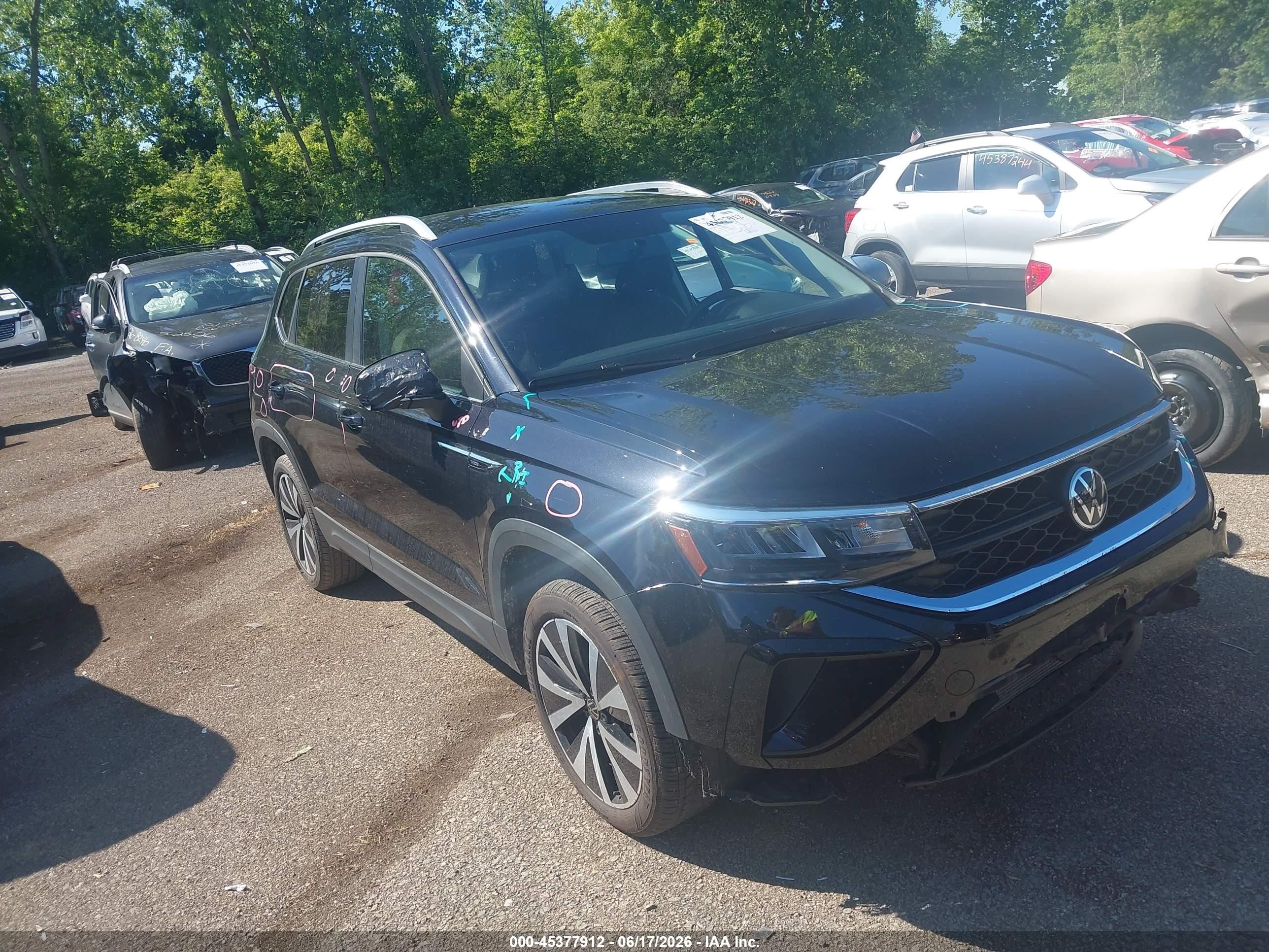 2022 Volkswagen Taos SE, VIN 3VVRX7B26NM041099 — Front end