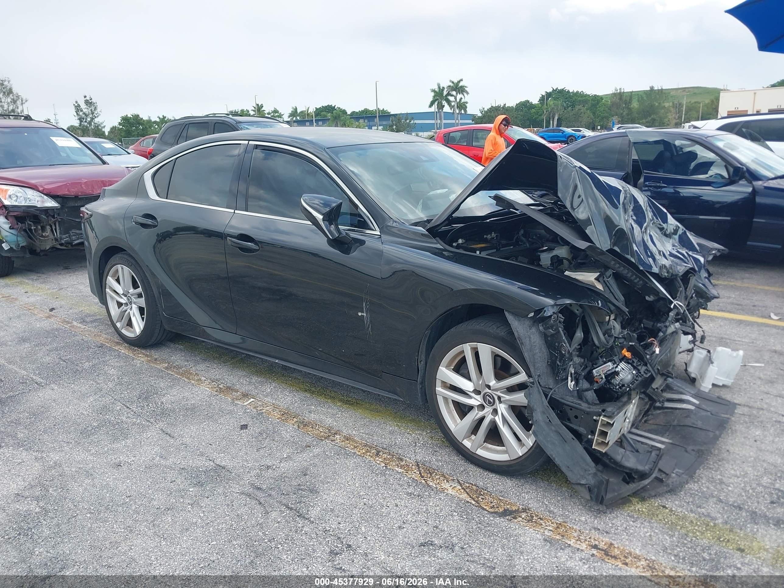2022 Lexus IS 300, VIN JTHAA1D27N5122446 — Перед