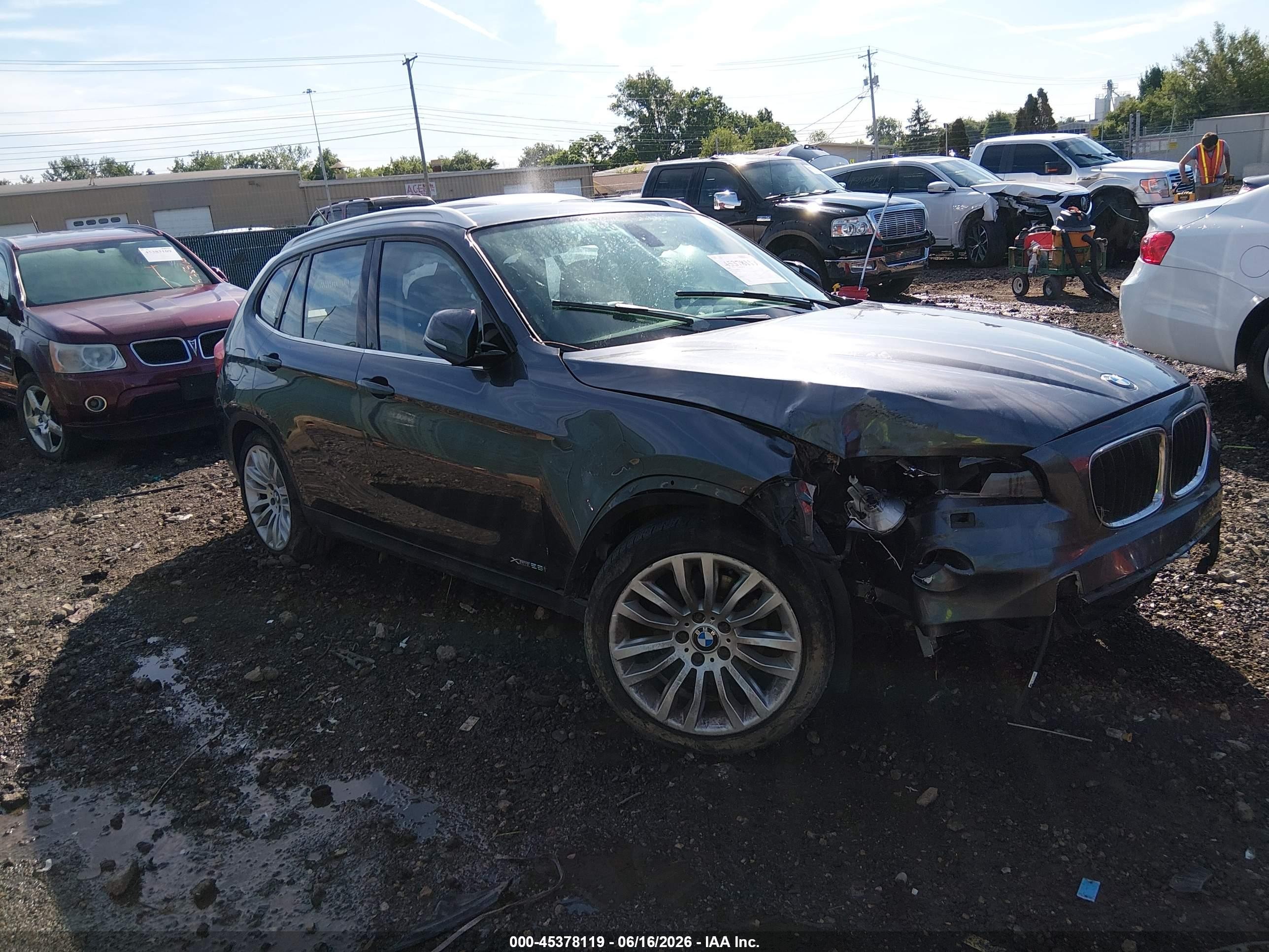2015 BMW X1 xDrive28i, VIN WBAVL1C52FVY29803 — Front end