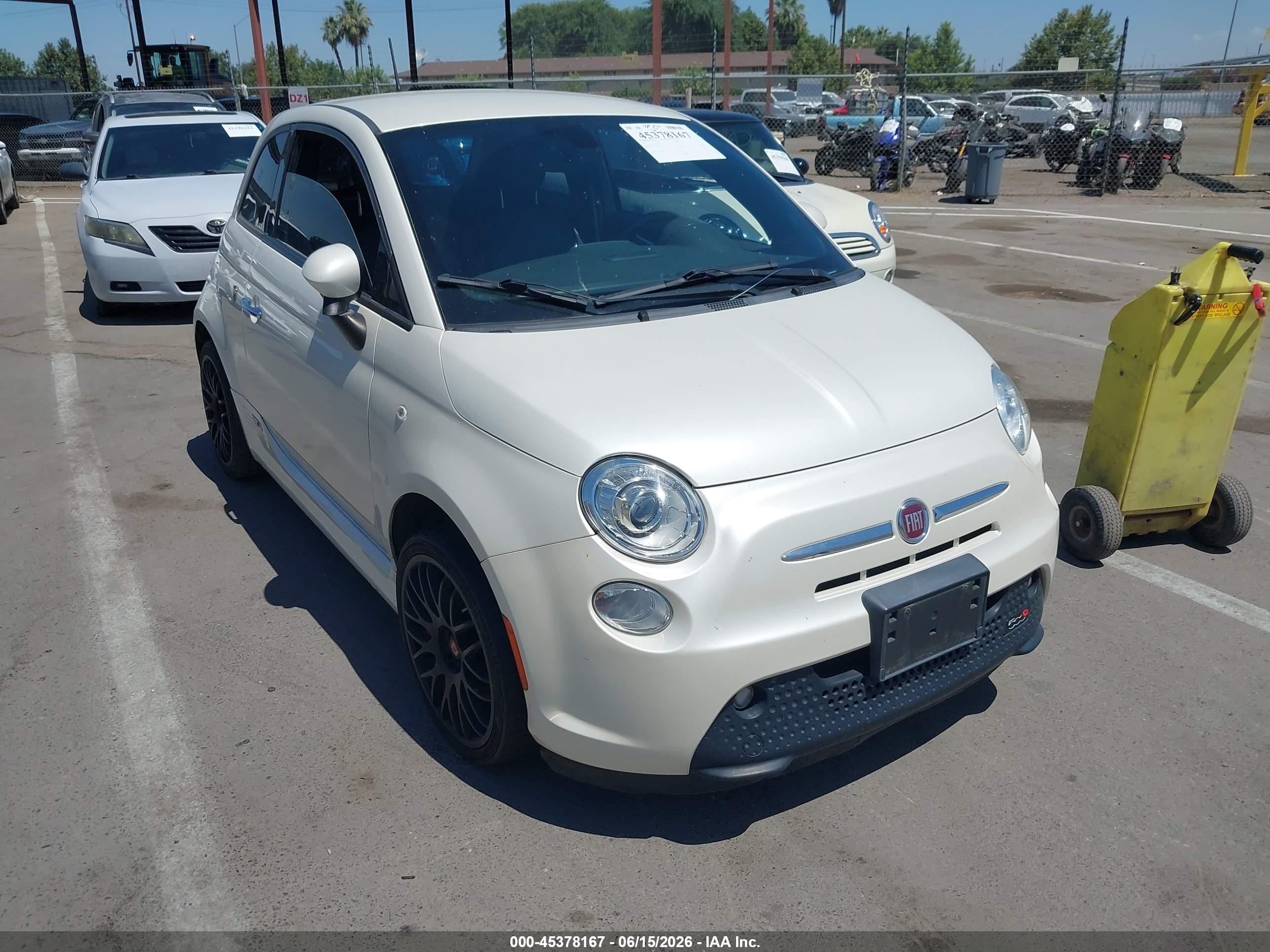 2017 FIAT 500e, VIN 3C3CFFGE3HT557732 — Normal wear