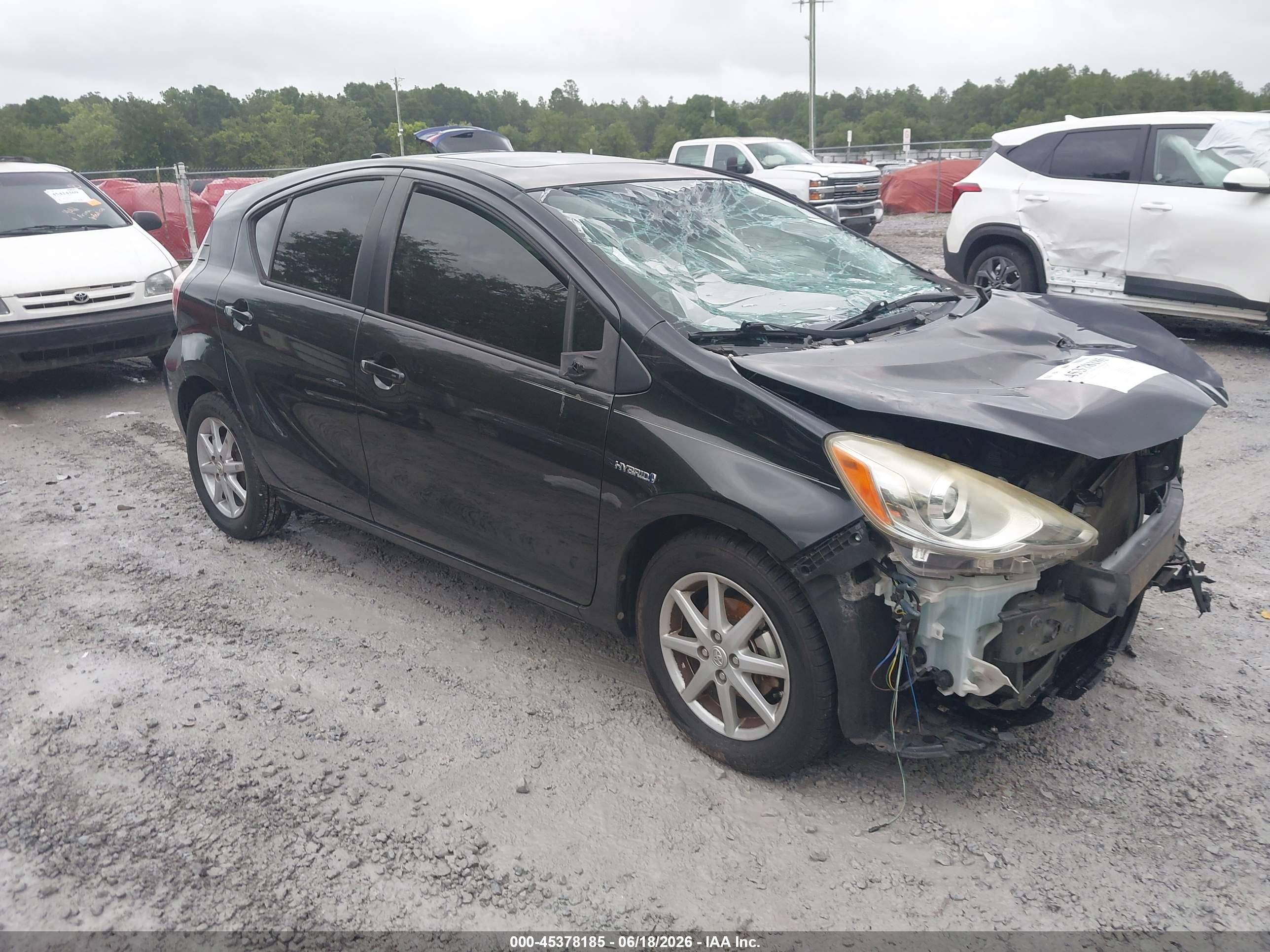 2016 Toyota Prius One, VIN JTDKDTB38G1129825 — Front end