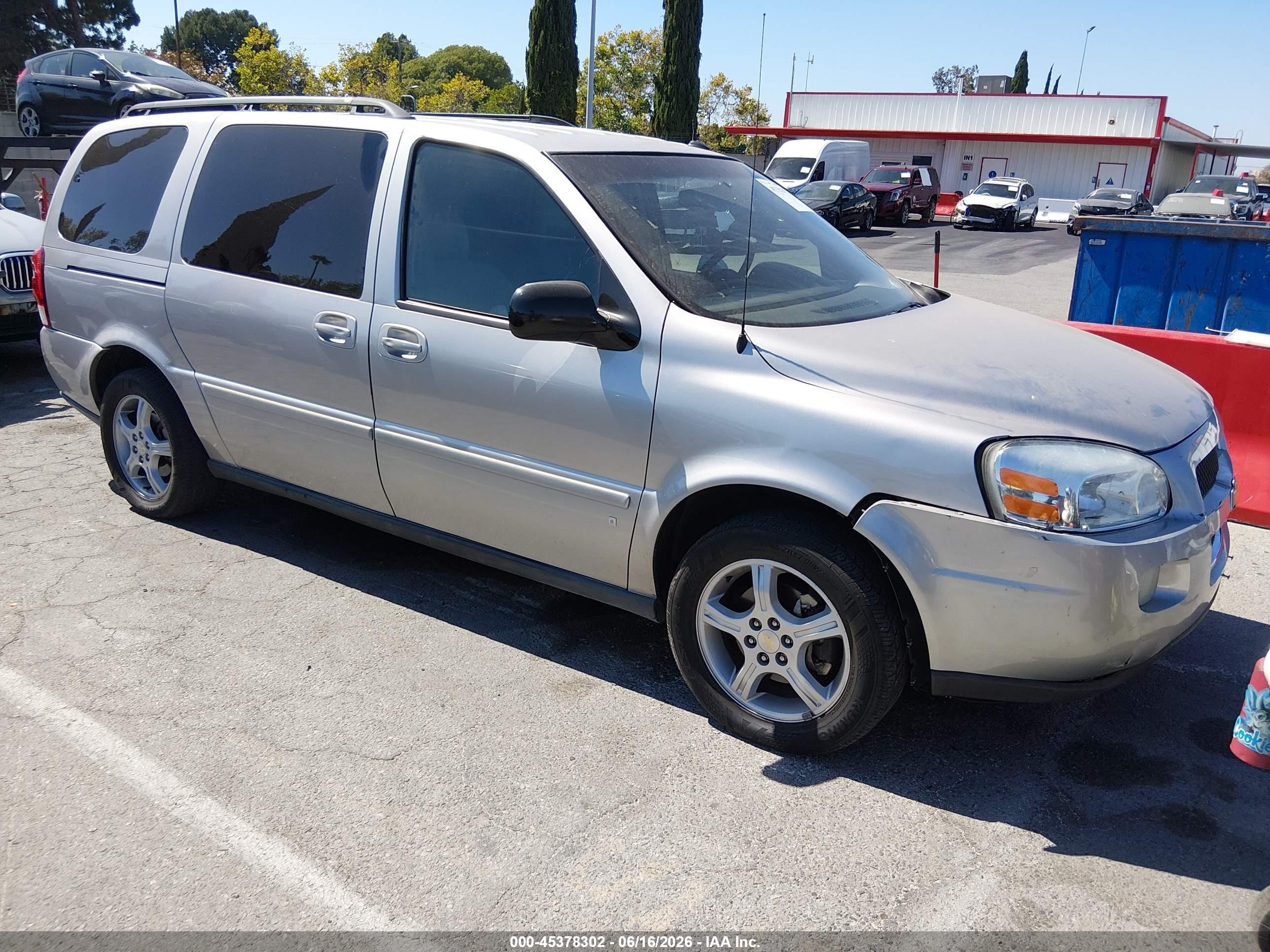 2006 Chevrolet Uplander 2LT, VIN 1GNDV33L96D105039 — Front end