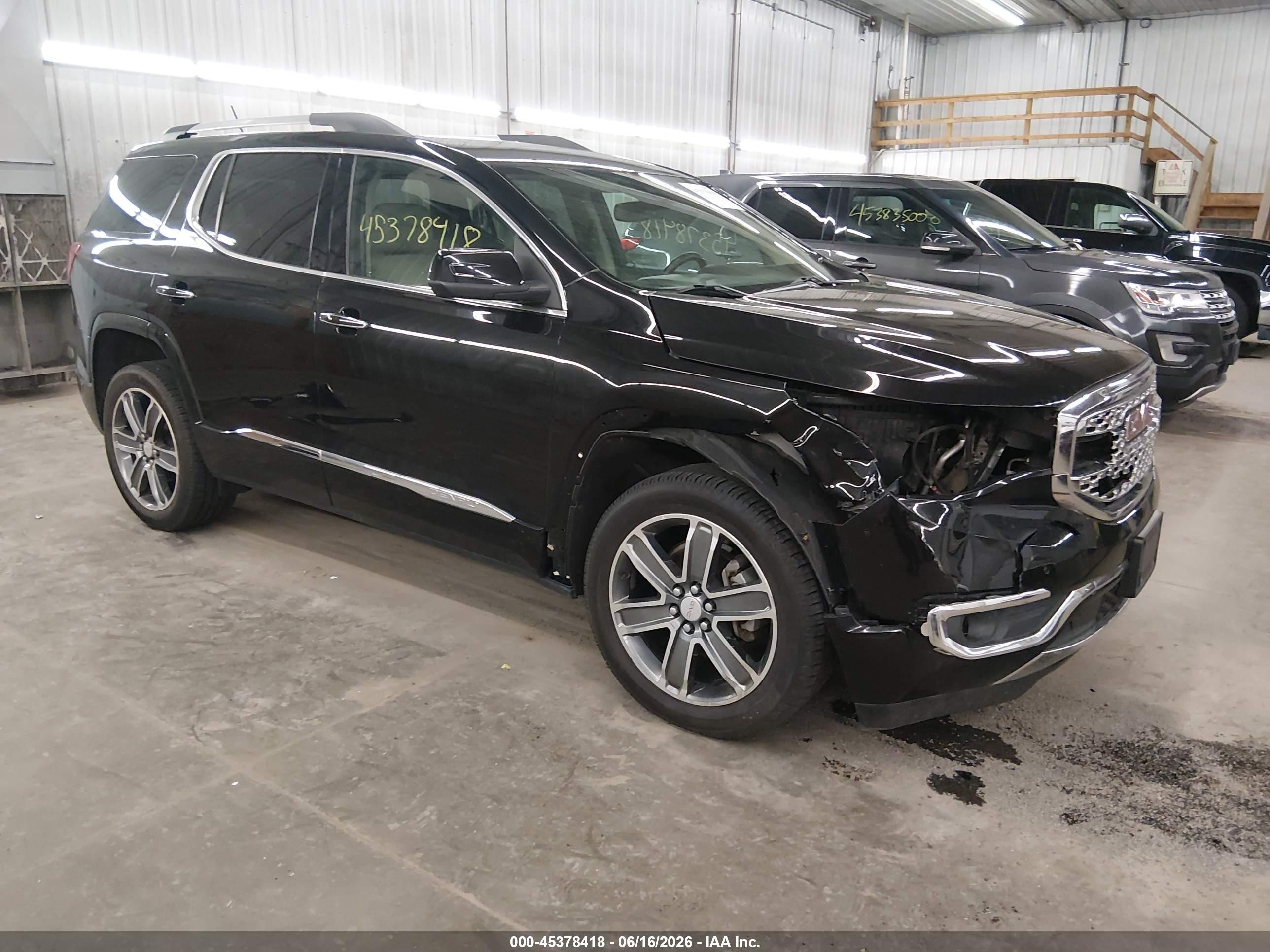 2017 GMC Acadia Denali, VIN 1GKKNXLS5HZ158118 — Перед