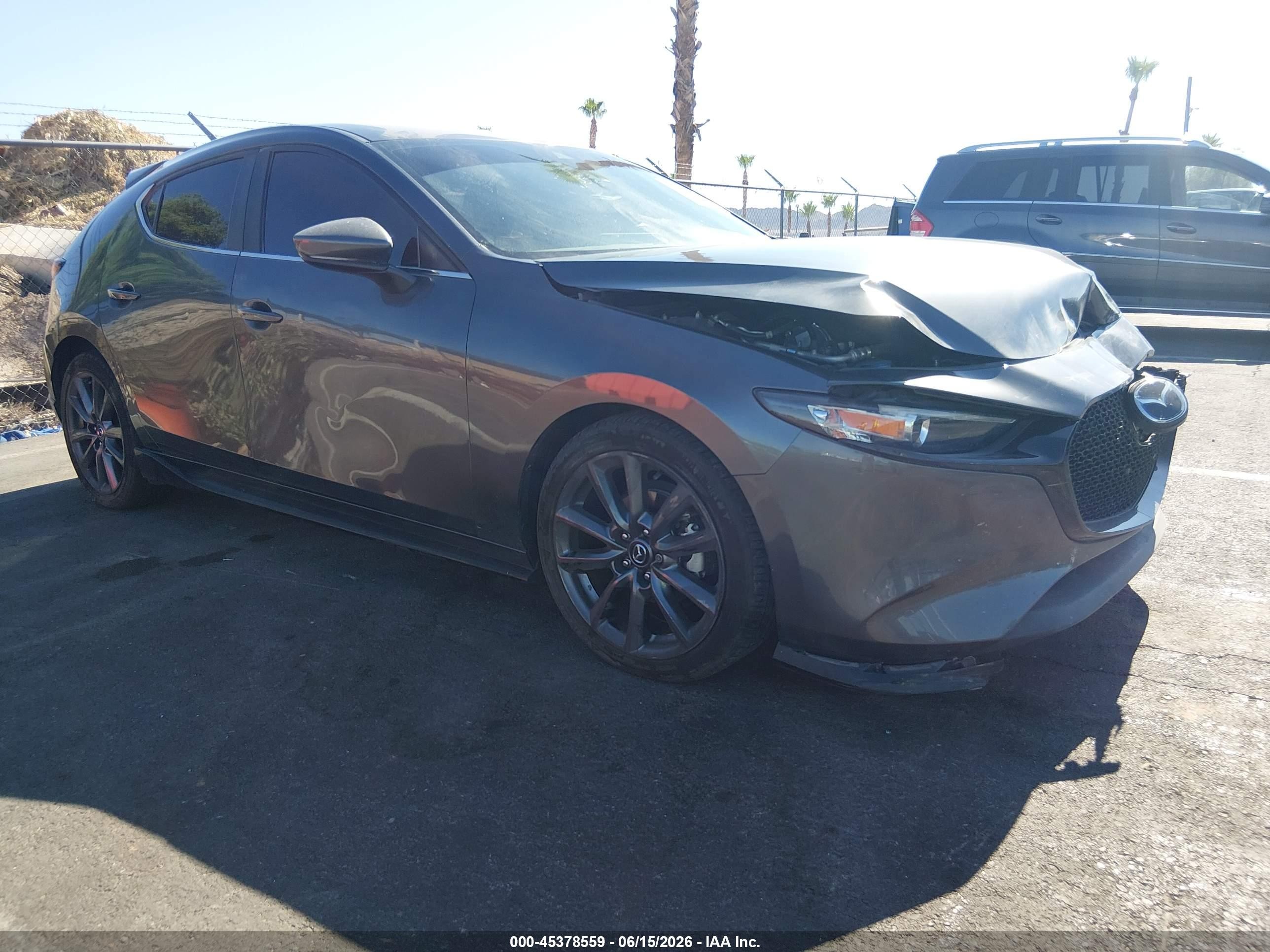 2020 Mazda 3, VIN JM1BPALM4L1155531 — Перед
