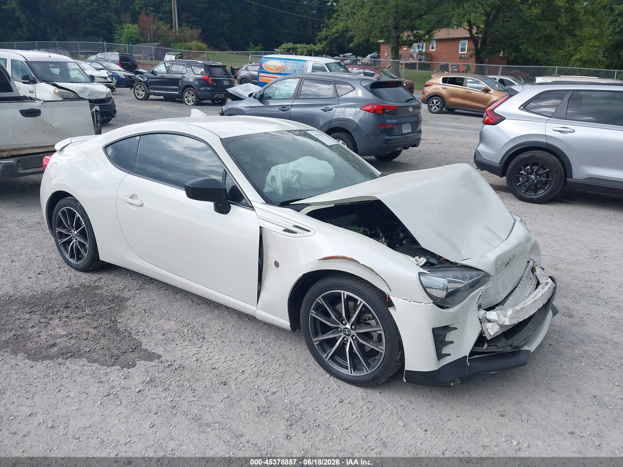 2017 Toyota 86, VIN JF1ZNAA17H8703068 — Front end