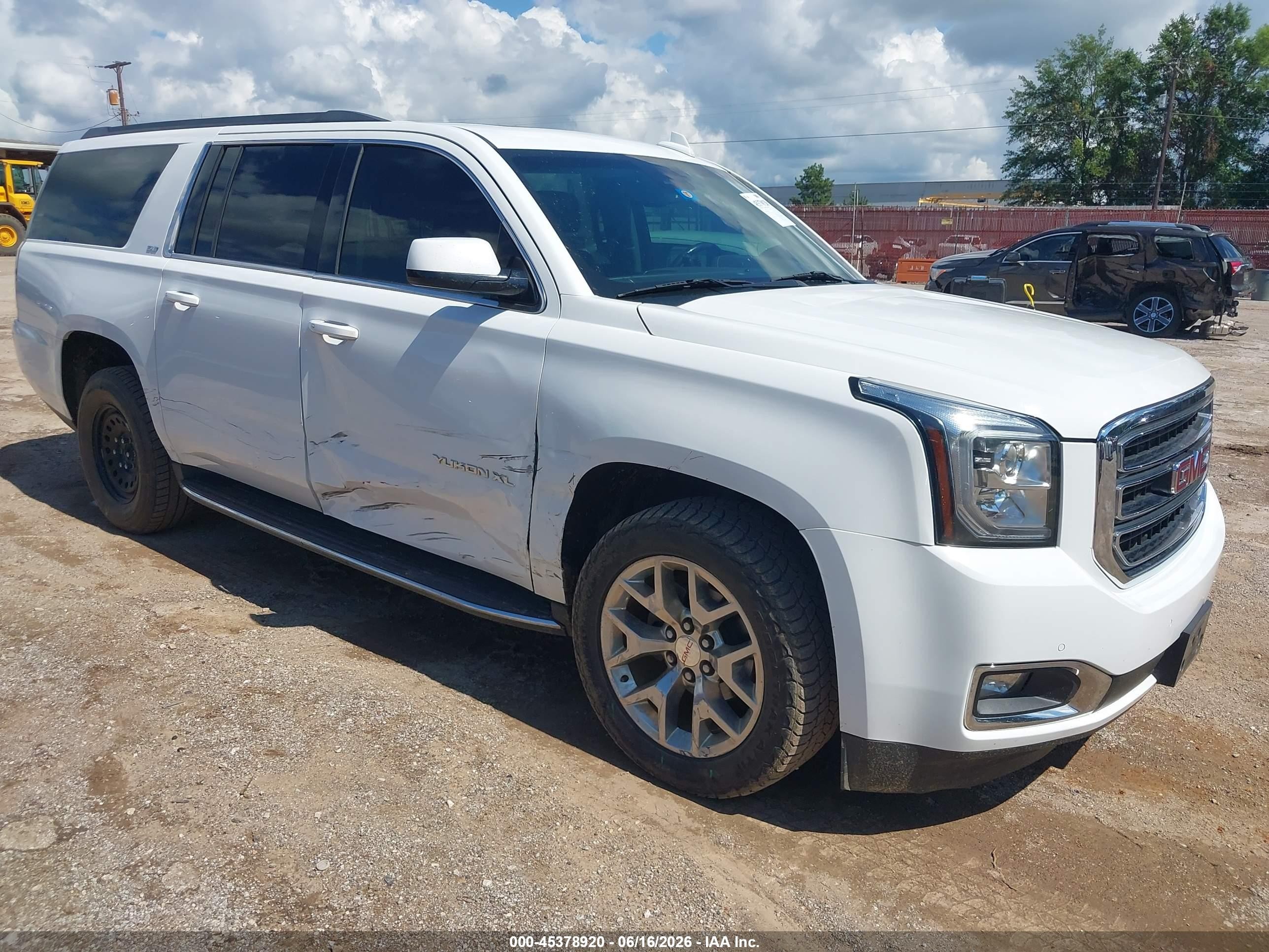 2018 GMC Yukon XL SLT, VIN 1GKS2GKCXJR148953 — Side