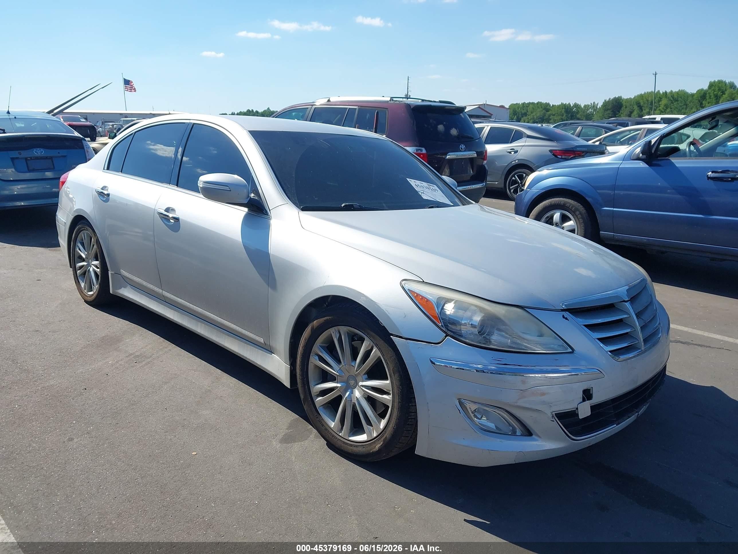 2014 Hyundai Genesis 3.8L, VIN KMHGC4DDXEU263926 — Зад