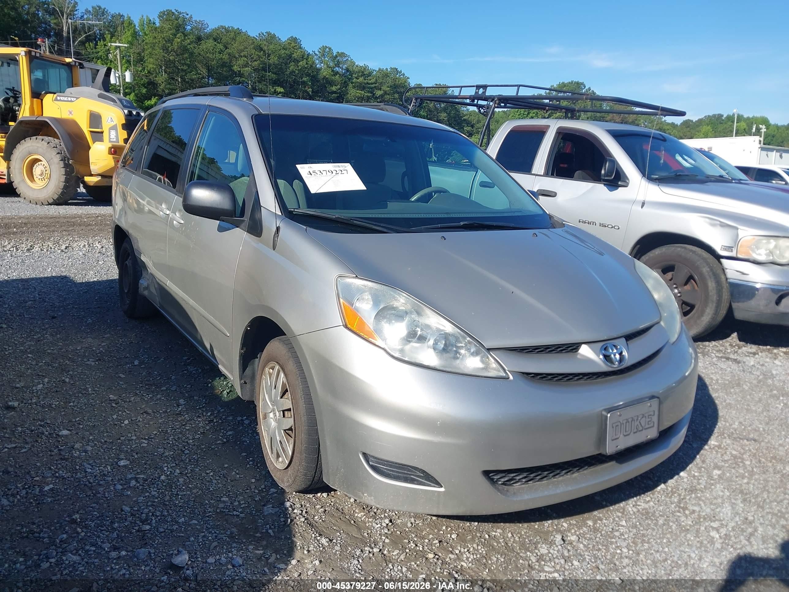 2007 Toyota Sienna CE, VIN 5TDZK23C47S037191 — Side