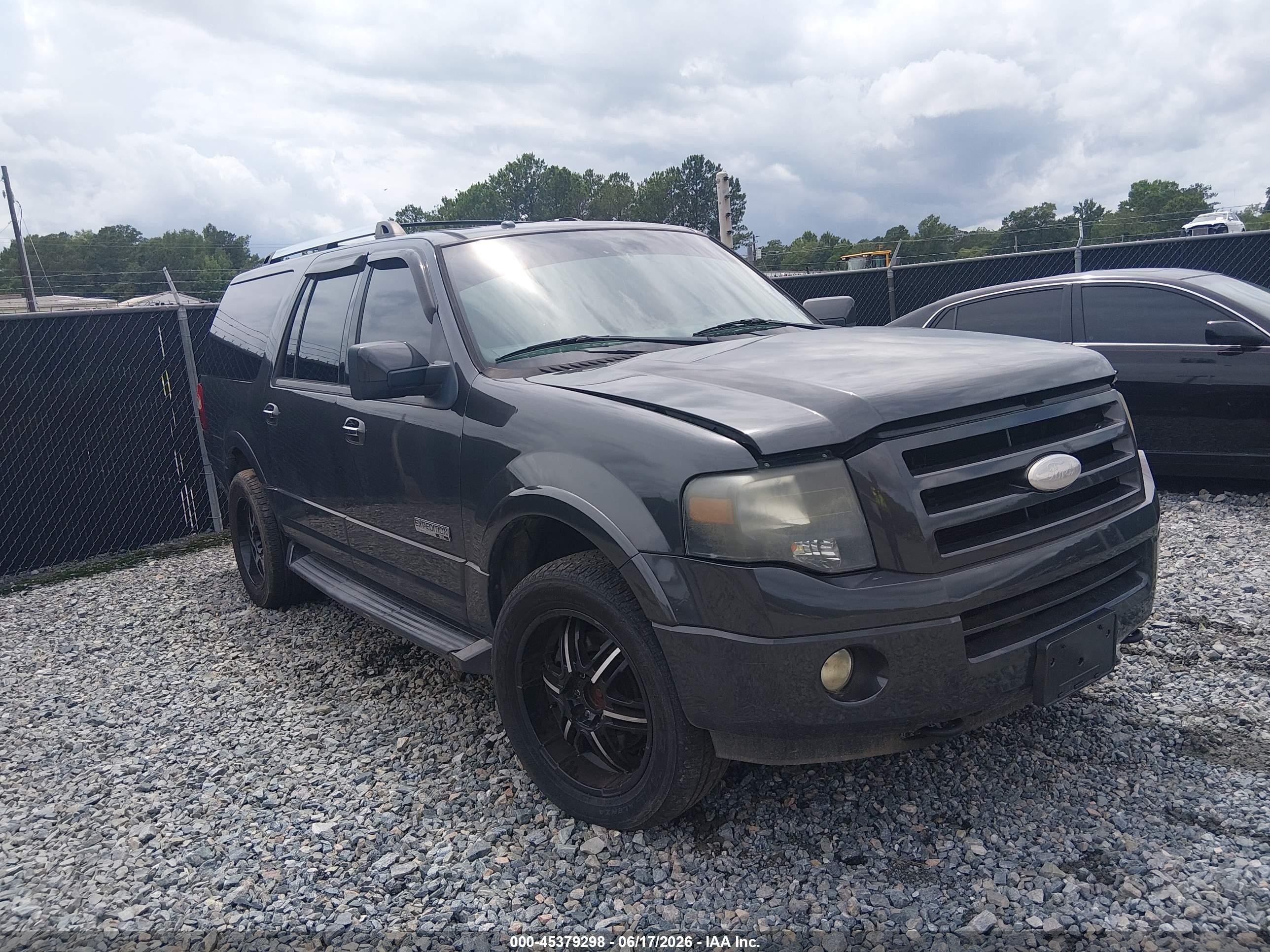 2007 Ford Expedition Max Limited, VIN 1FMFK20547LA67460 — Side