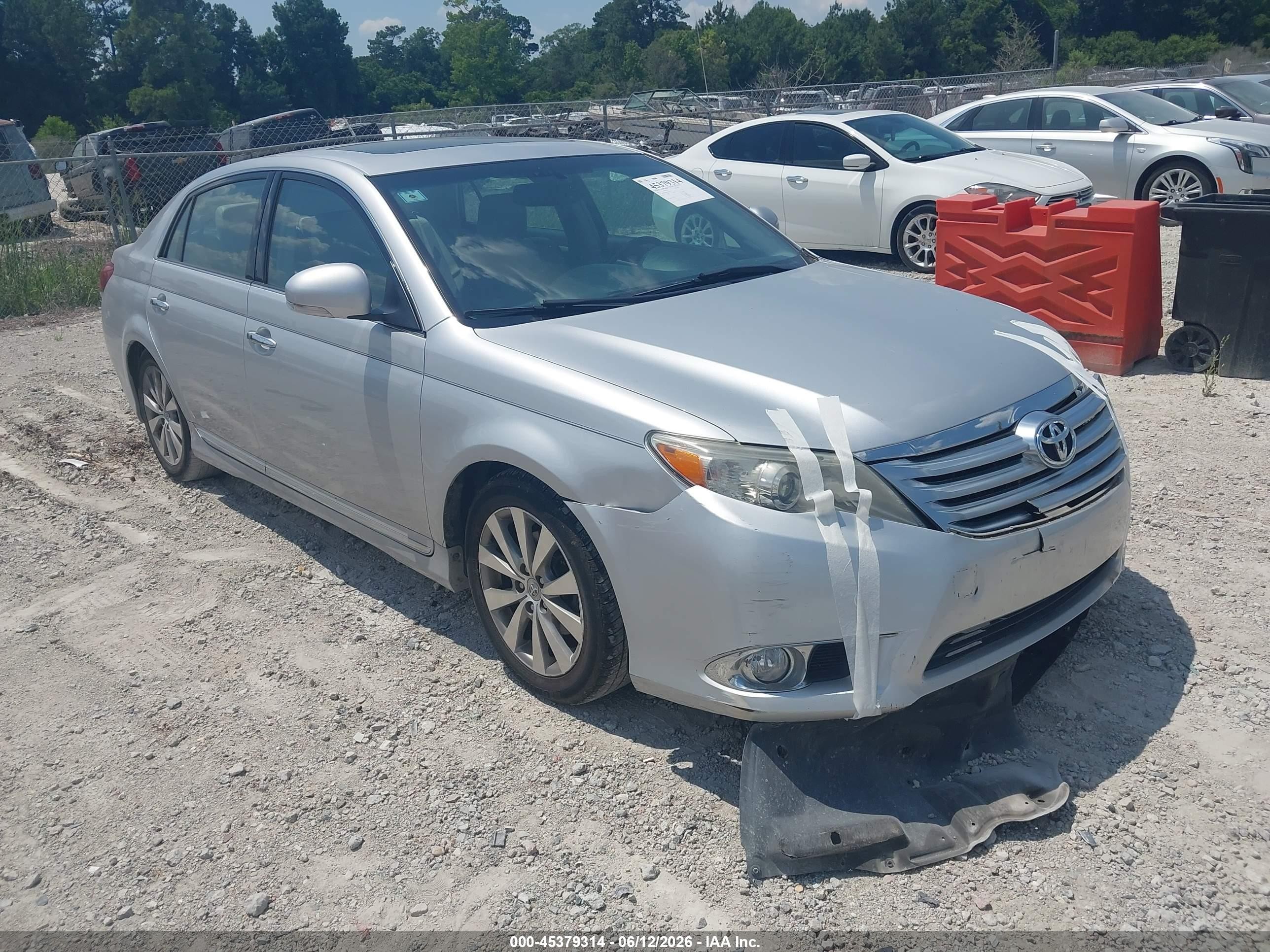 2011 Toyota Avalon, VIN 4T1BK3DB4BU395923 — Front end
