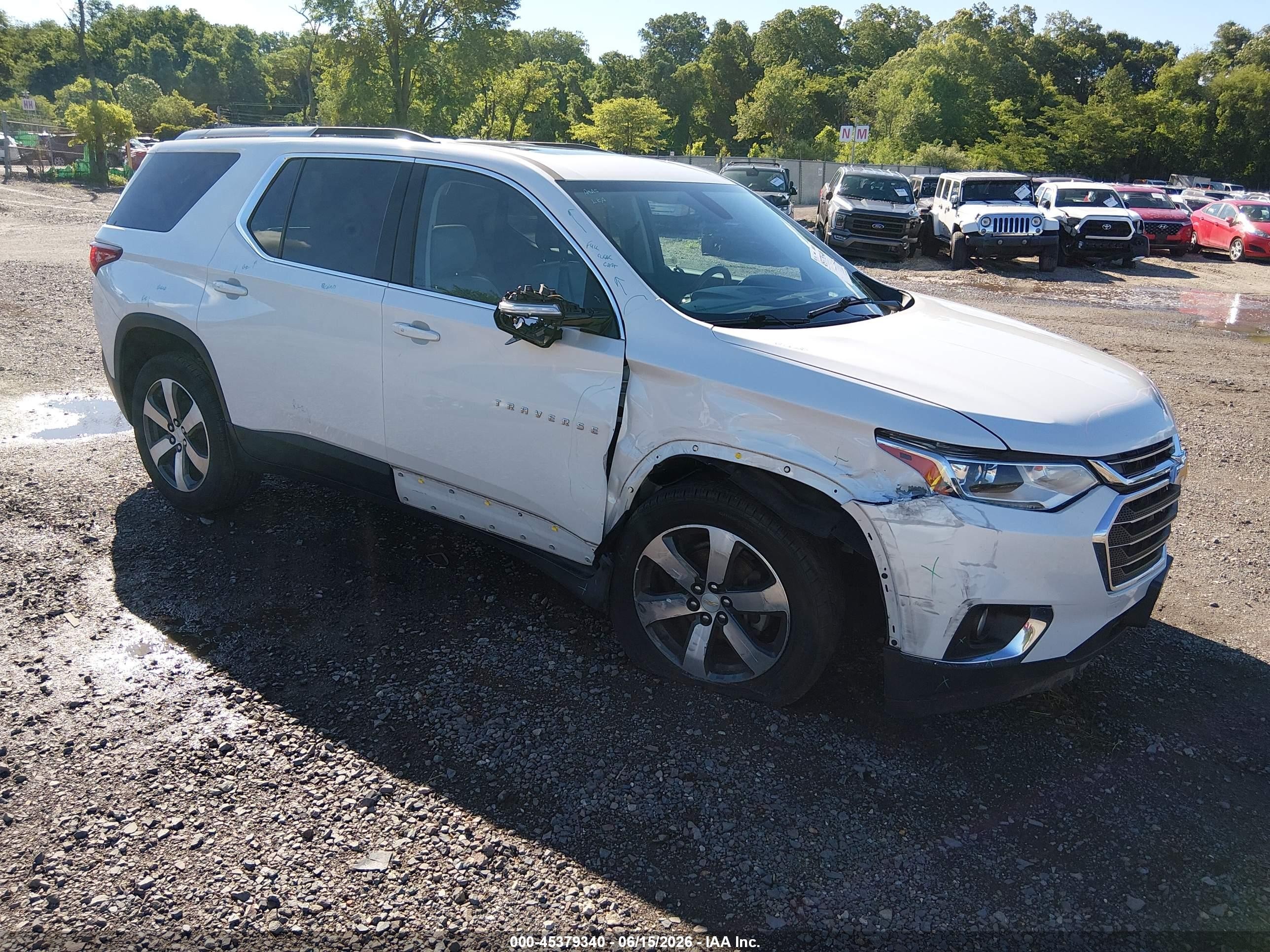 2018 Chevrolet Traverse LT, VIN 1GNEVHKW0JJ227263 — Front end